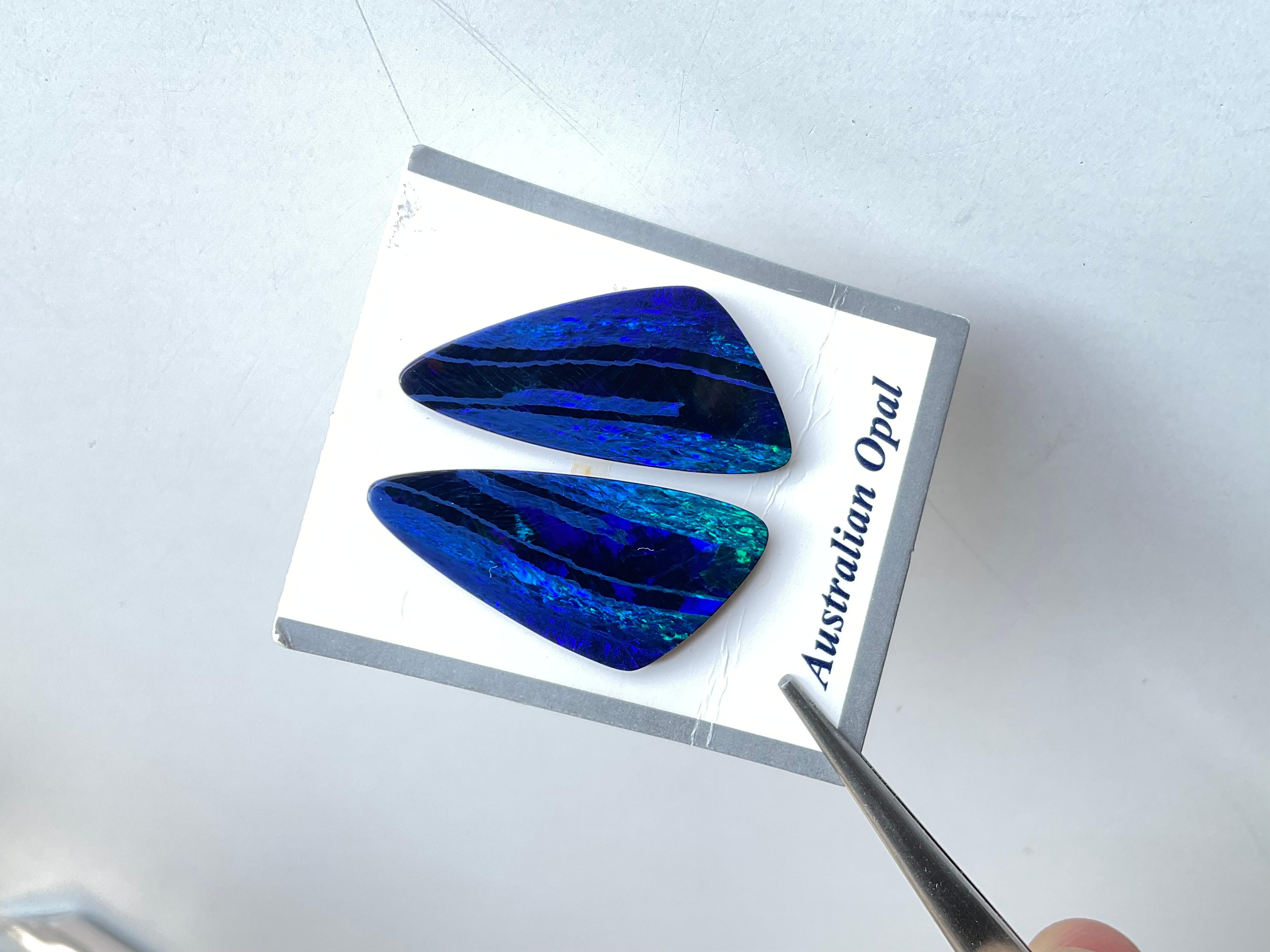 20.13 Carats Australian Opal Pair Royal Blue Flash play of Color Stone Gemstone (paire d'opales australiennes bleu royal) en vente 4