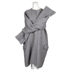 2013 CELINE by PHOEBE PHILO abrigo de pasarela de cachemira gris con mangas exageradas