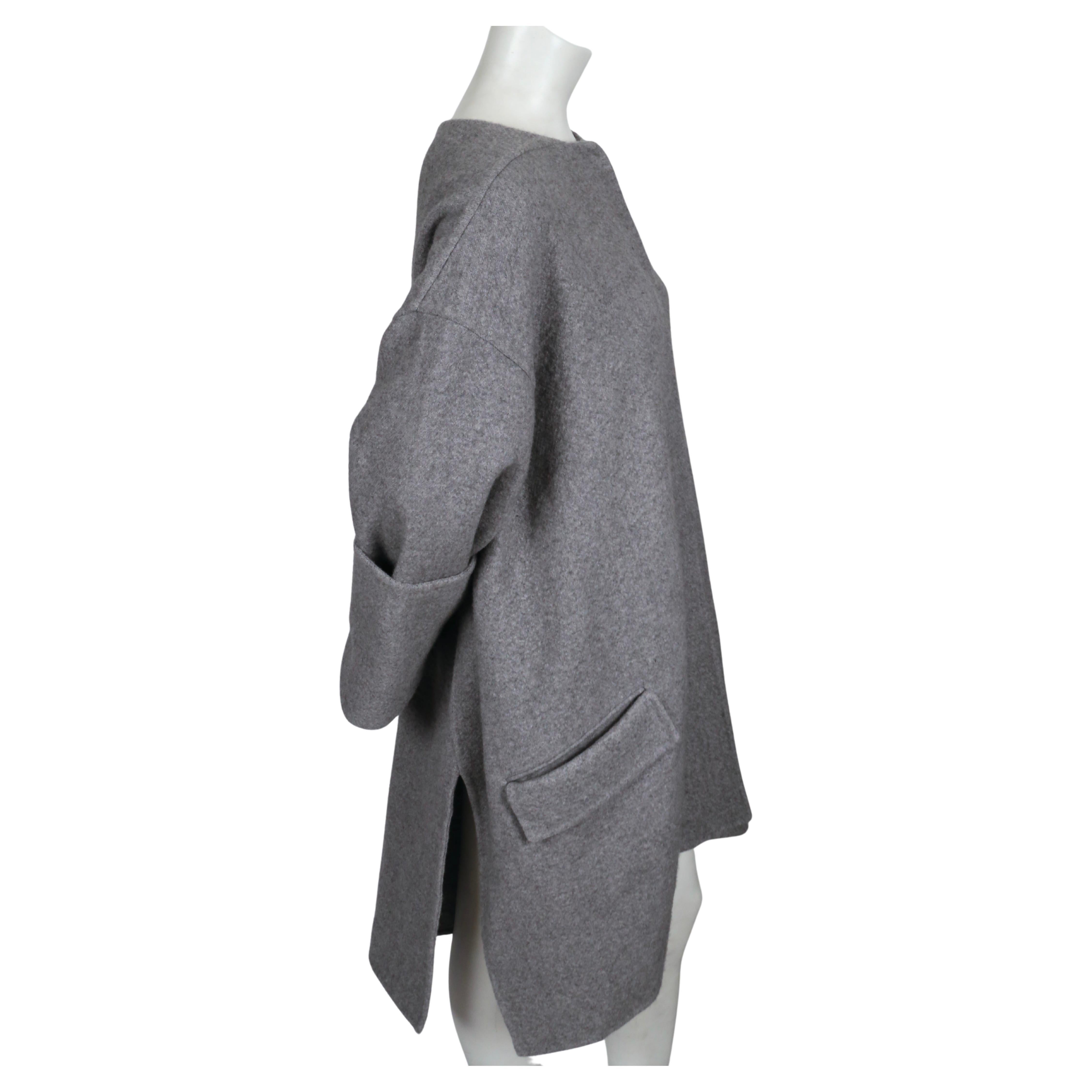 2013 CELINE by Phoebe Philo cappotto in cashmere grigio con maniche esagerate in vendita 1