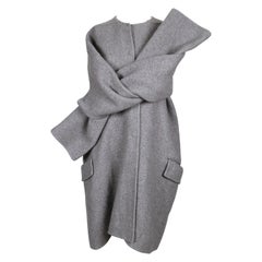 2013 CELINE by PHOEBE PHILO Grauer Laufstegmantel aus Kaschmir mit übertriebenen Ärmeln