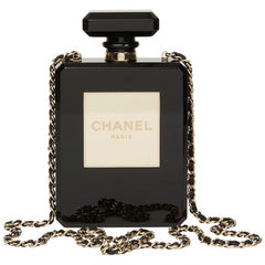 236 Chanel Perfume Bottle Bag Bilder und Fotos - Getty Images