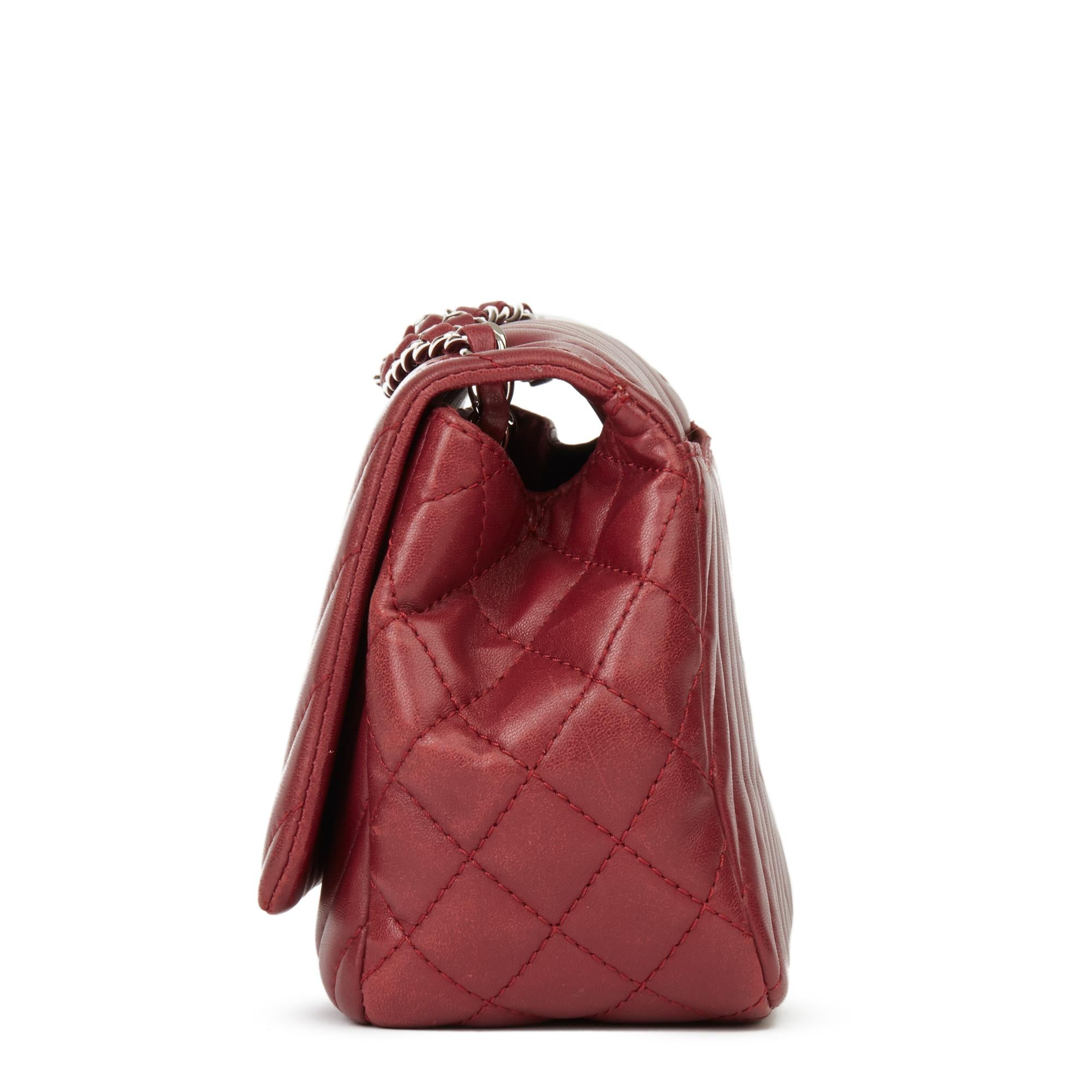 2013 Chanel Burgundy Chevron Quilted Lambskin Classic Single Flap Bag In Excellent Condition In Bishop's Stortford, Hertfordshire