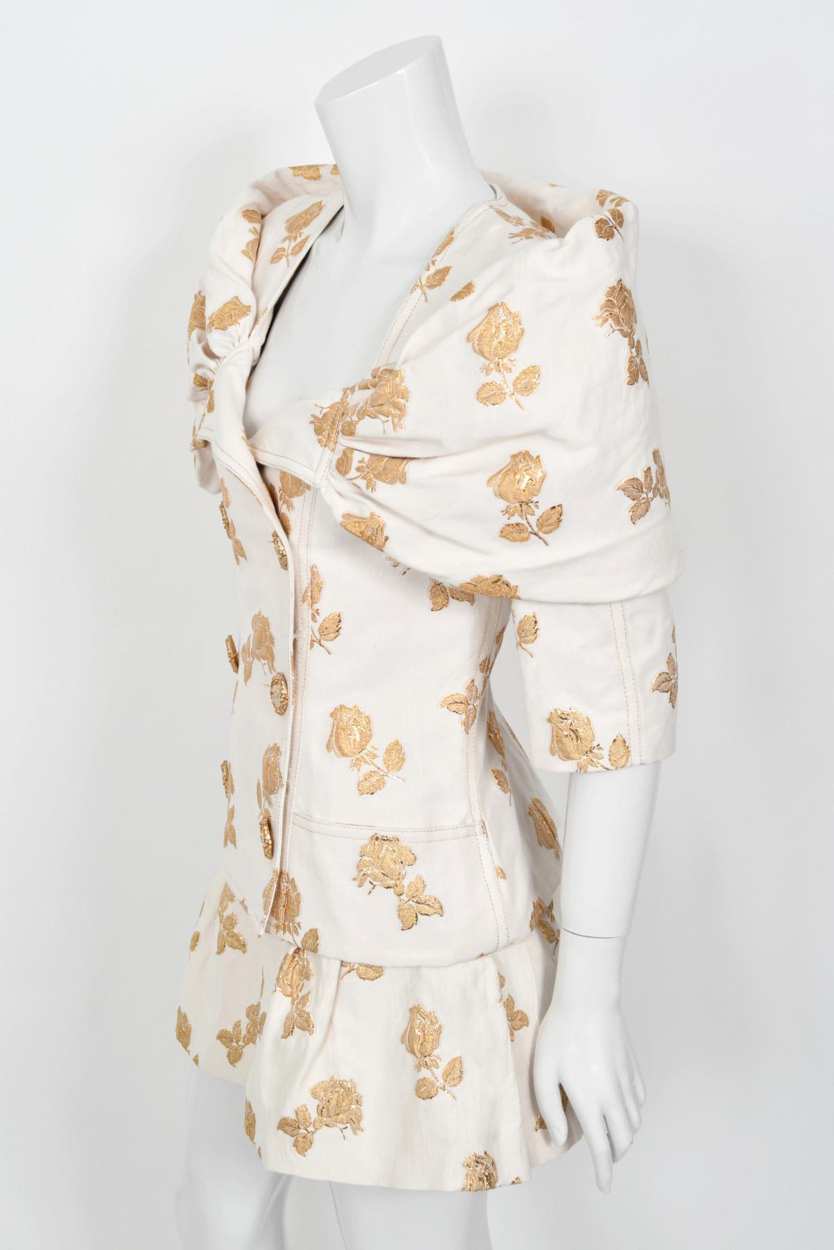 2013 Chanel by Karl Lagerfeld Metallic Gold Ivory Silk Brocade Jacket w/ Shorts For Sale 10