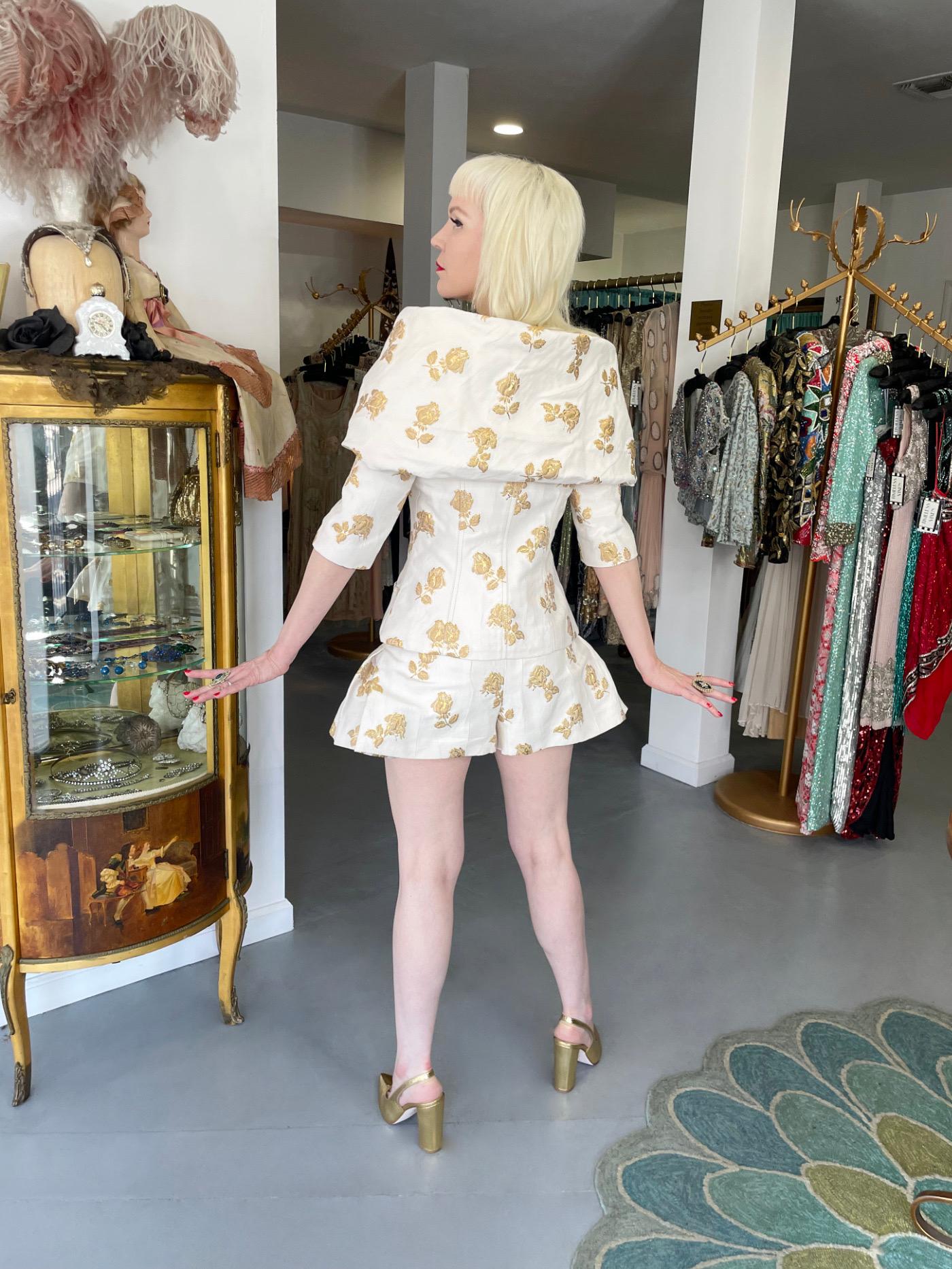 2013 Chanel by Karl Lagerfeld Metallic Gold Ivory Silk Brocade Jacket w/ Shorts For Sale 14