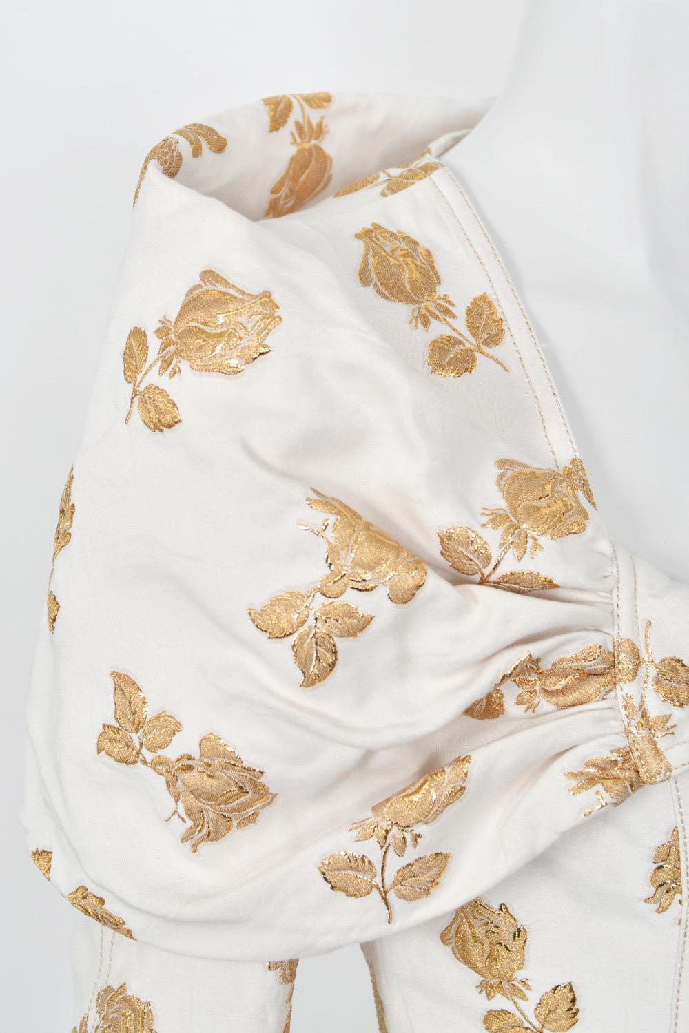 2013 Chanel by Karl Lagerfeld Metallic Gold Ivory Silk Brocade Jacket w/ Shorts For Sale 5