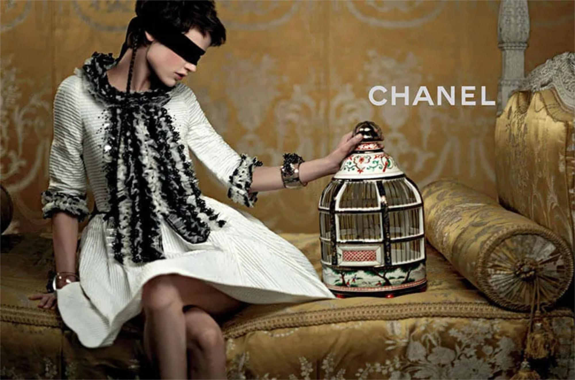 2013 Pasarela Chanel by Karl Lagerfeld Minivestido de falda completa de seda texturizada blanca en venta 6