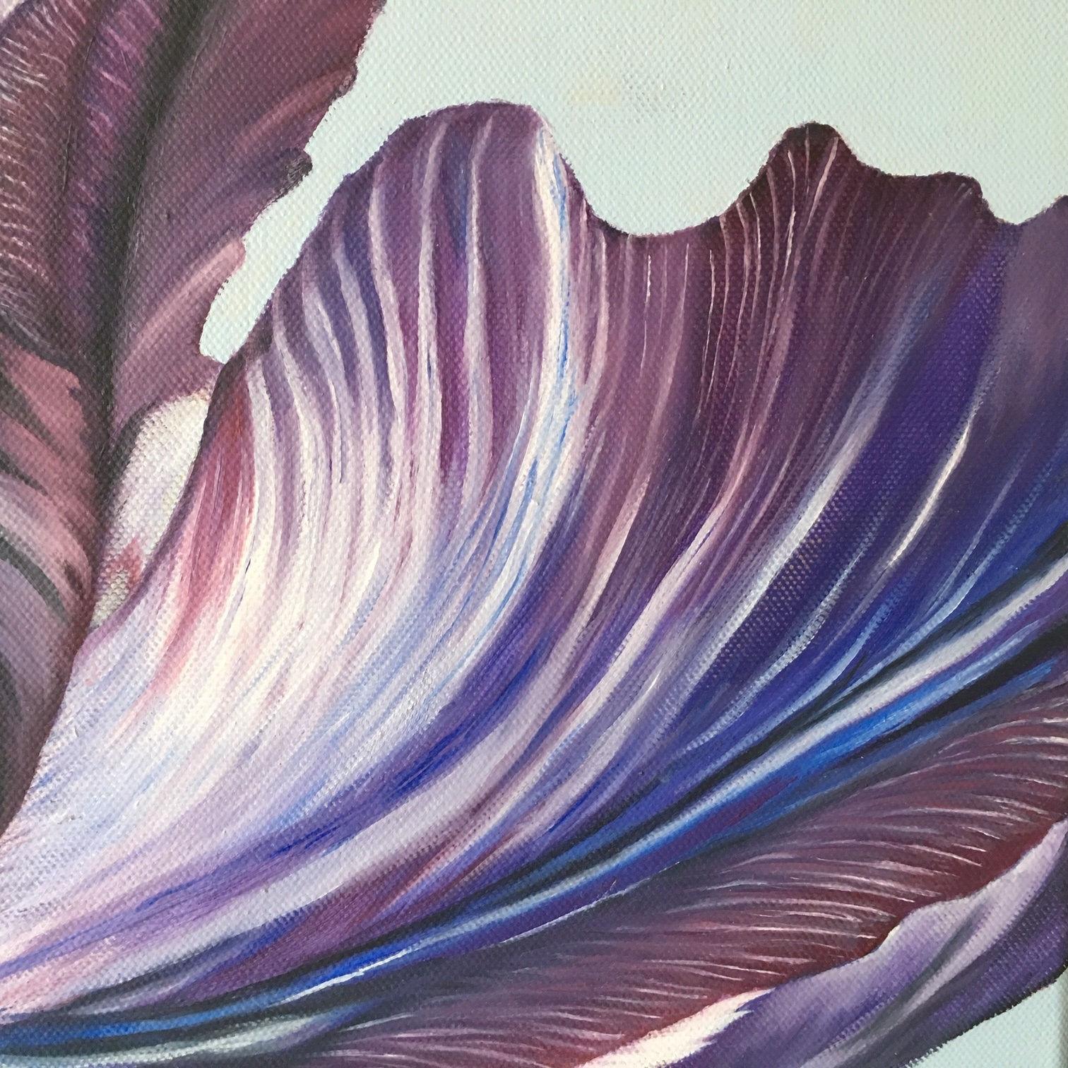 Peinture à l'huile sur toile représentant une tulipe bleue en gros plan. 
Il s'agit de l'une des quatre peintures de fleurs aux couleurs vives et presque stylisées.

A propos de l'artiste :

Esther Hansen a grandi à la campagne et vit
