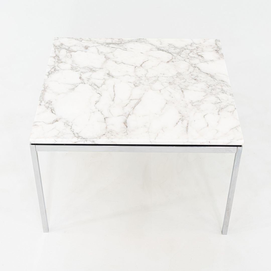 2013 Florence Knoll Table basse et d'appoint avec plateau en marbre Arabescato poli 29x29x19 en vente 4