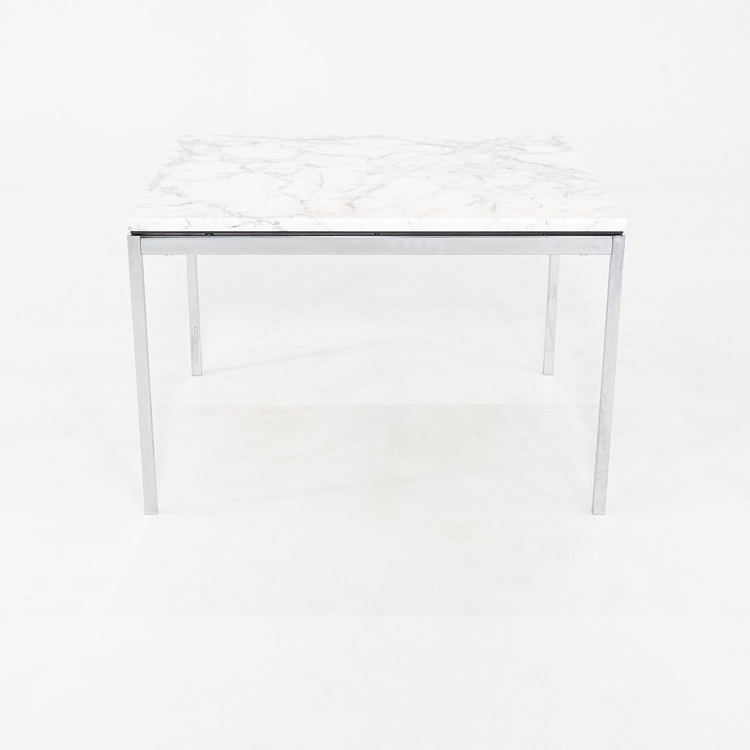 Américain 2013 Florence Knoll Table basse et d'appoint avec plateau en marbre Arabescato poli 29x29x19 en vente