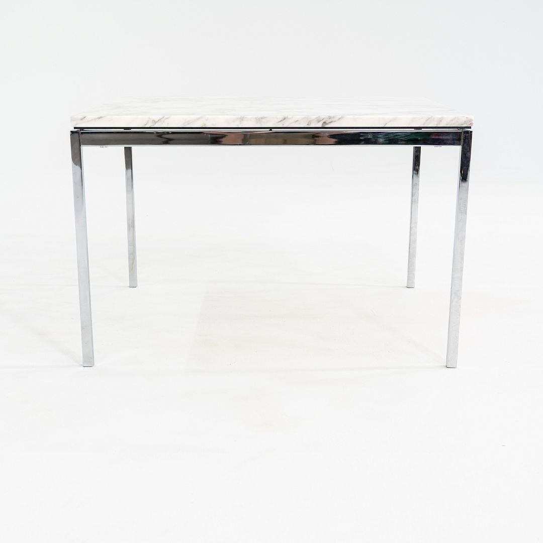 2013 Florence Knoll Table basse et d'appoint avec plateau en marbre Arabescato poli 29x29x19 Bon état - En vente à Philadelphia, PA