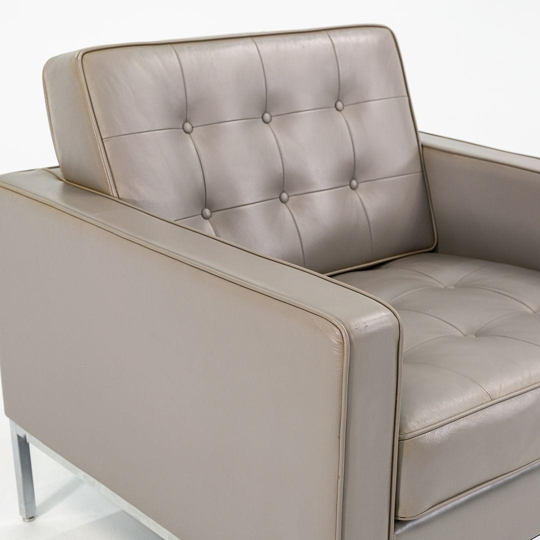 2013 Florence Knoll Lounge / Club Chair in grauem Leder mit Chromfuß im Angebot 5