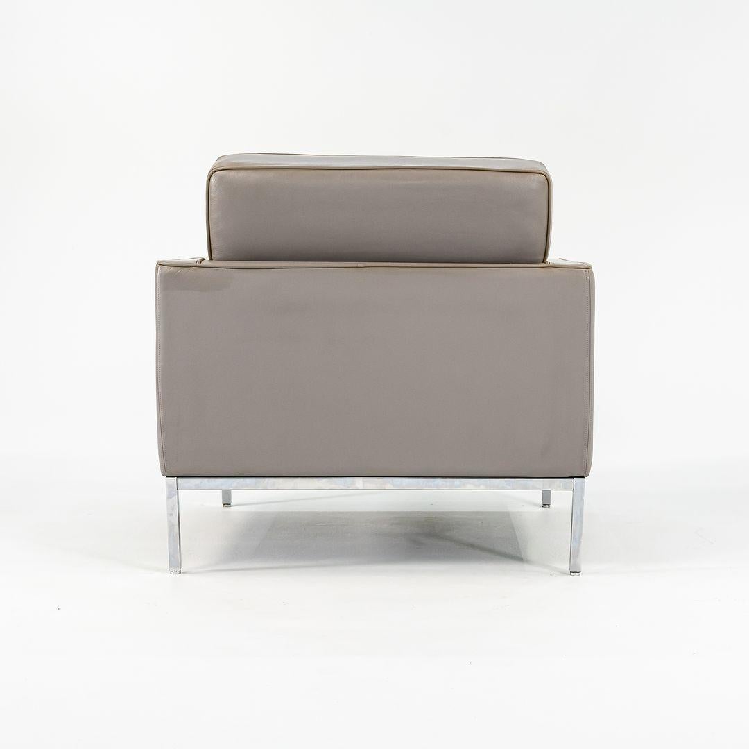2013 Florence Knoll Lounge / Club Chair in grauem Leder mit Chromfuß im Zustand „Gut“ im Angebot in Philadelphia, PA