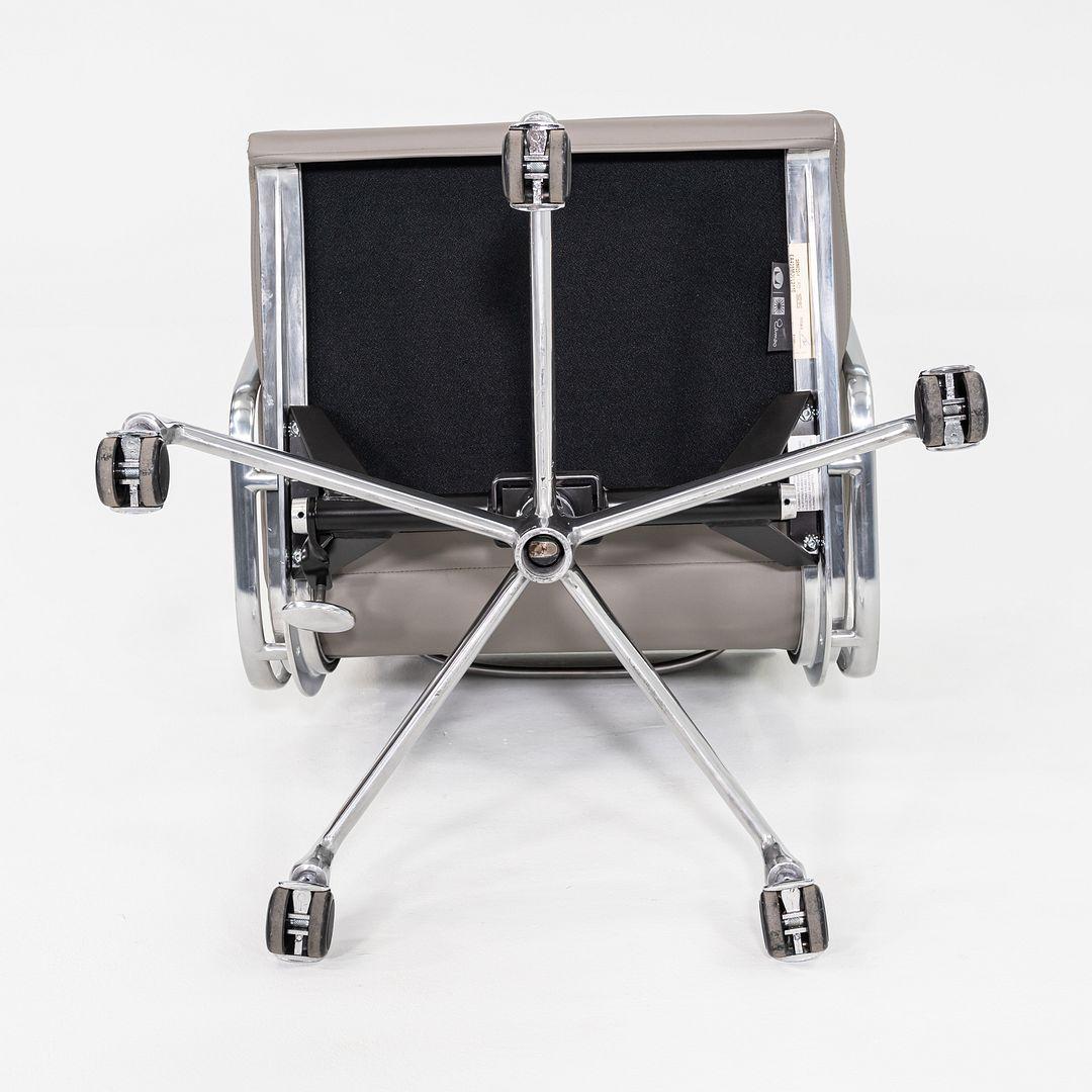 2013 Herman Miller Eames Soft Pad Management-Schreibtischstuhl aus grauem Leder im Angebot 4