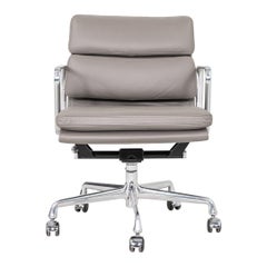 2013 Herman Miller Eames Soft Pad Management-Schreibtischstuhl aus grauem Leder