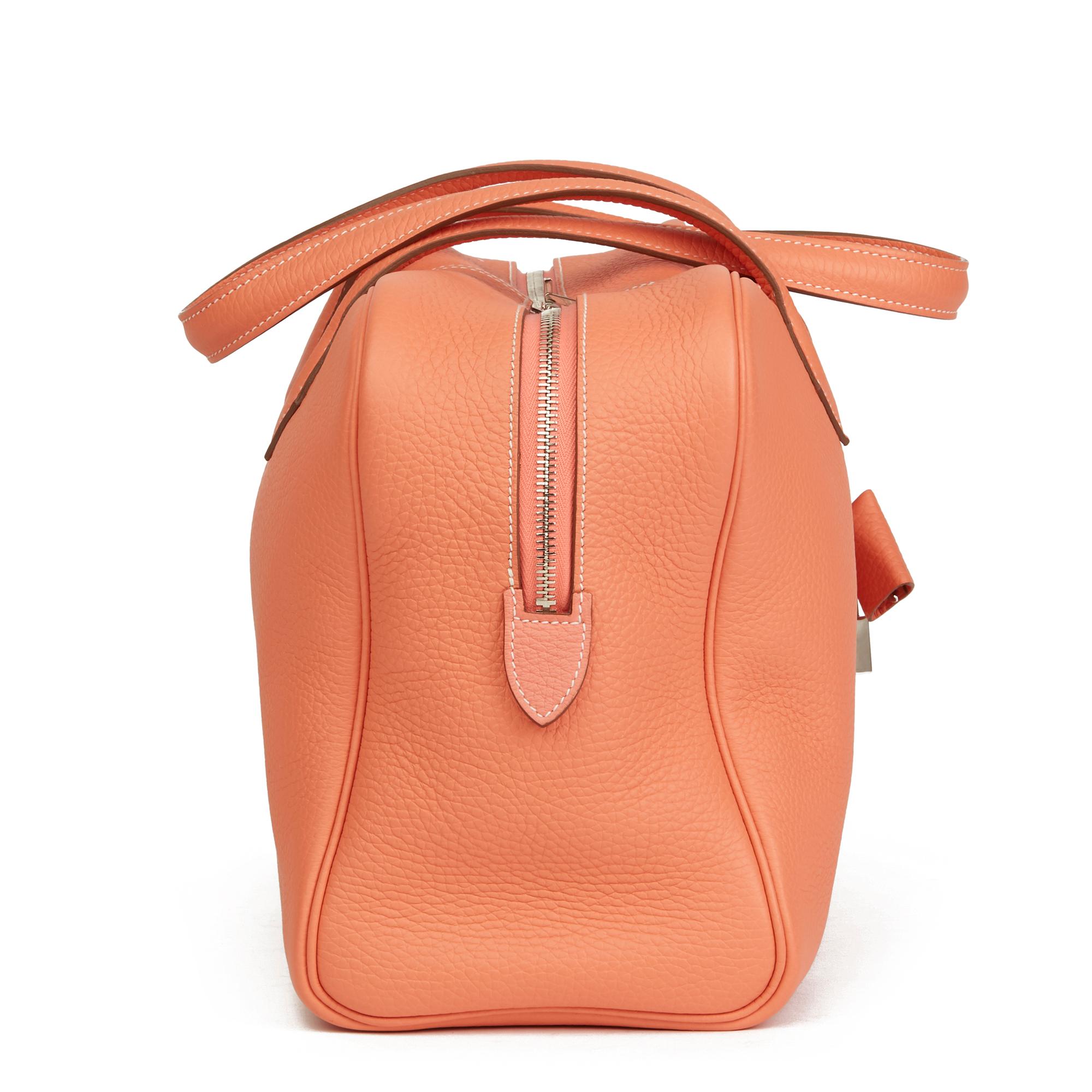 HERMÈS
Crevette Clemence Leather Victoria II 35

 Reference: HB2873
Serial Number: [Q]
Age (Circa): 2013
Accompanied By: Hermès Dust Bag, Lock, Keys, Clochette
Authenticity Details: Date Stamp (Made in France)
Gender: Ladies
Type: Tote

Colour: