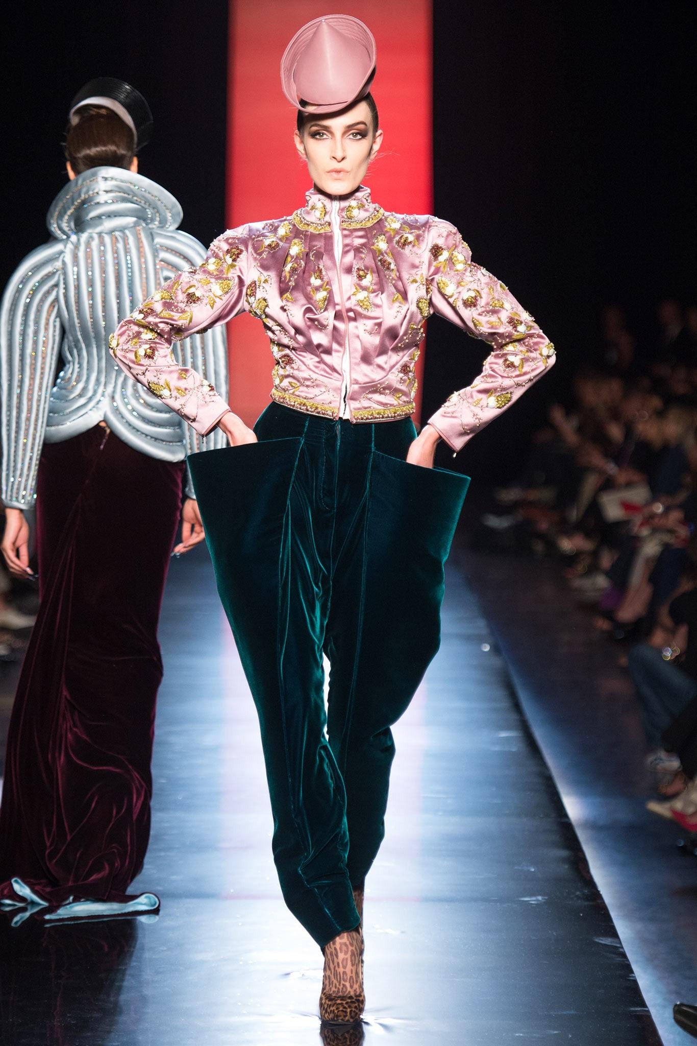 2013 Jean Paul Gaultier Jeans Haute Couture borgogna, abito a tunica e pantalone in vendita 2