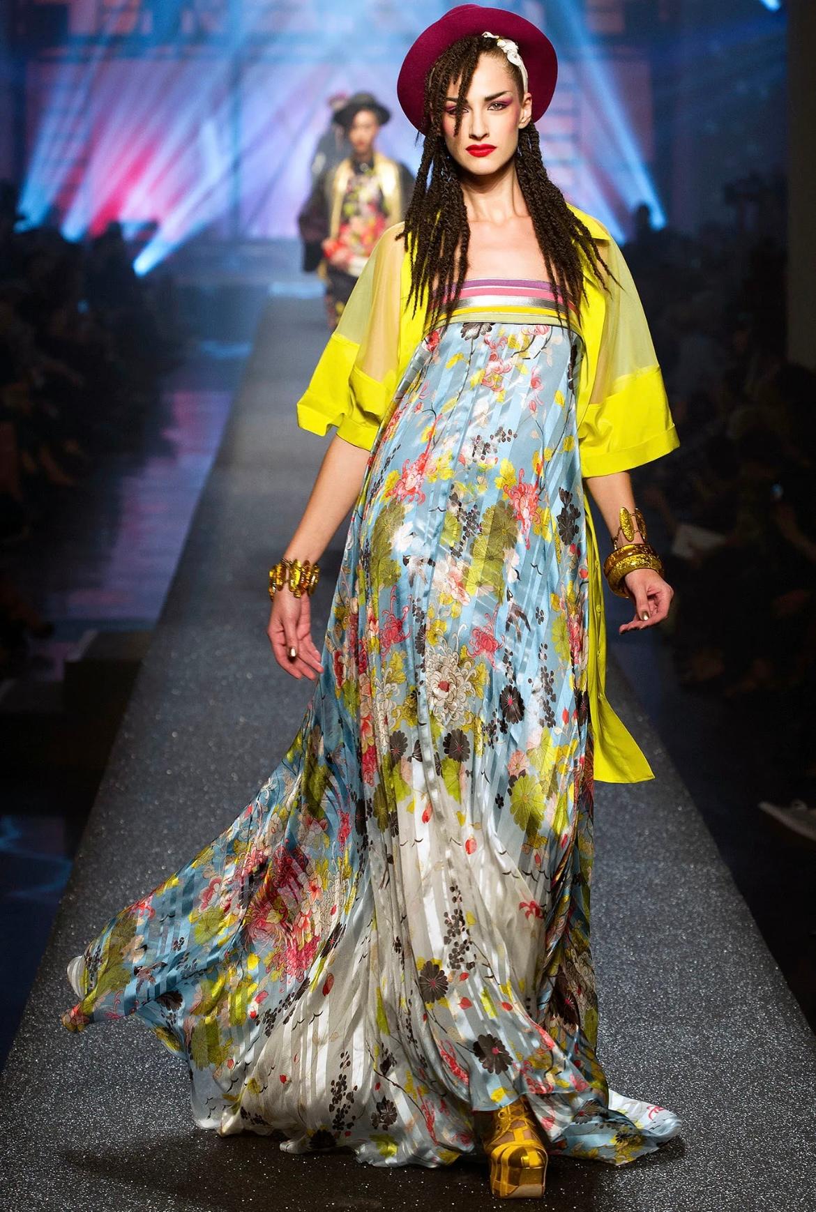 2013 Jean Paul Gaultier Laufsteg Dokumentiertes Kleid aus Seide mit Blumendruck Damen im Angebot