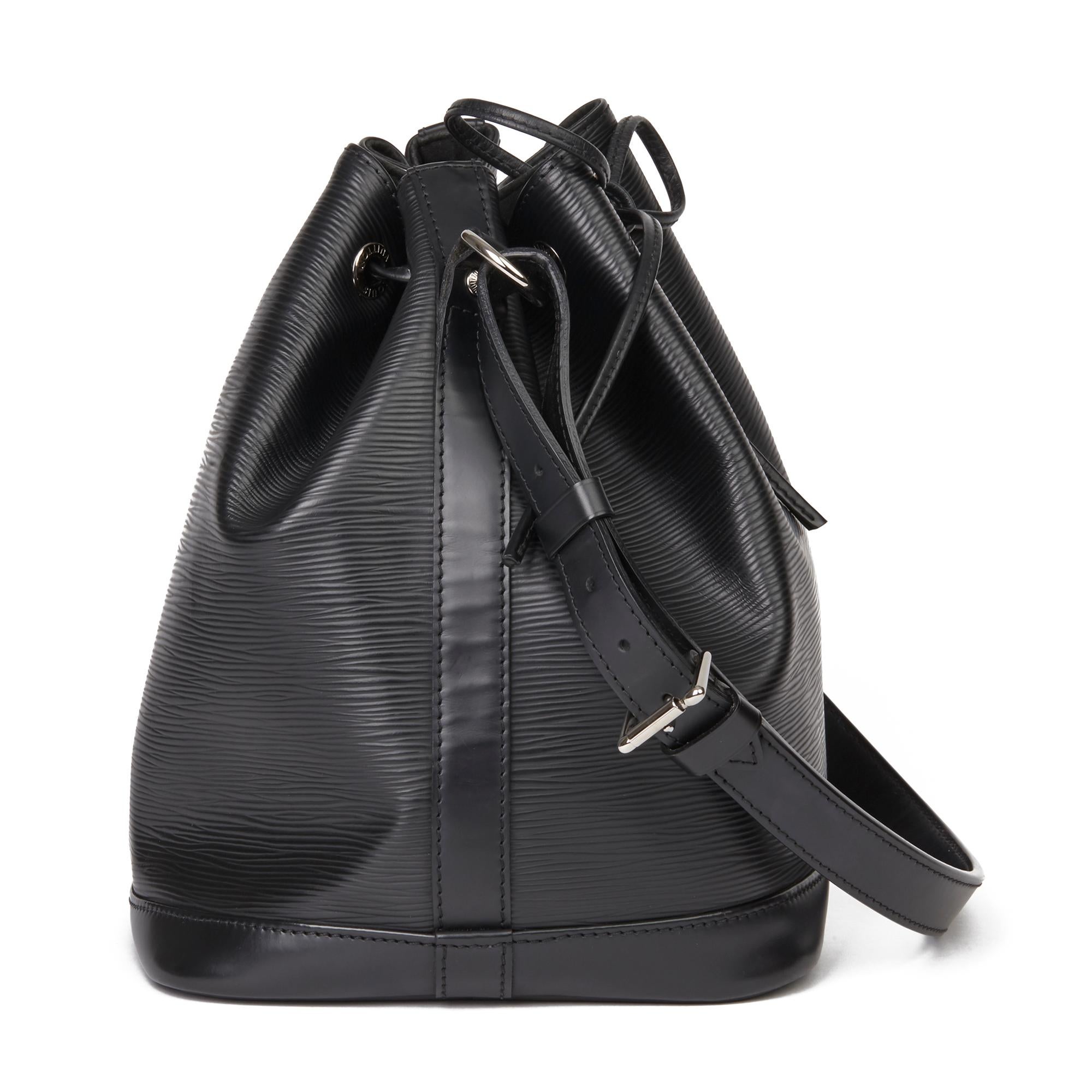 LOUIS VUITTON
Black Epi Leather Petit Noé

Xupes Reference: HB3284
Serial Number: TJ2143 
Age (Circa): 2013
Accompanied By: Louis Vuitton Dust Bag 
Authenticity Details: Date Stamp (Made in France) 
Gender: Ladies
Type: Shoulder

Colour: Black