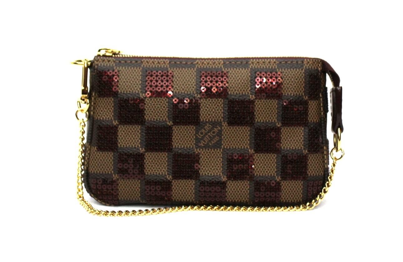 Louis Vuitton Damier Paillettes Mini Clutch bag, in damier ebene with brown paillettes.

Zip closure, not very large. Golden metal shoulder bag.

Like new condition. Year 2013