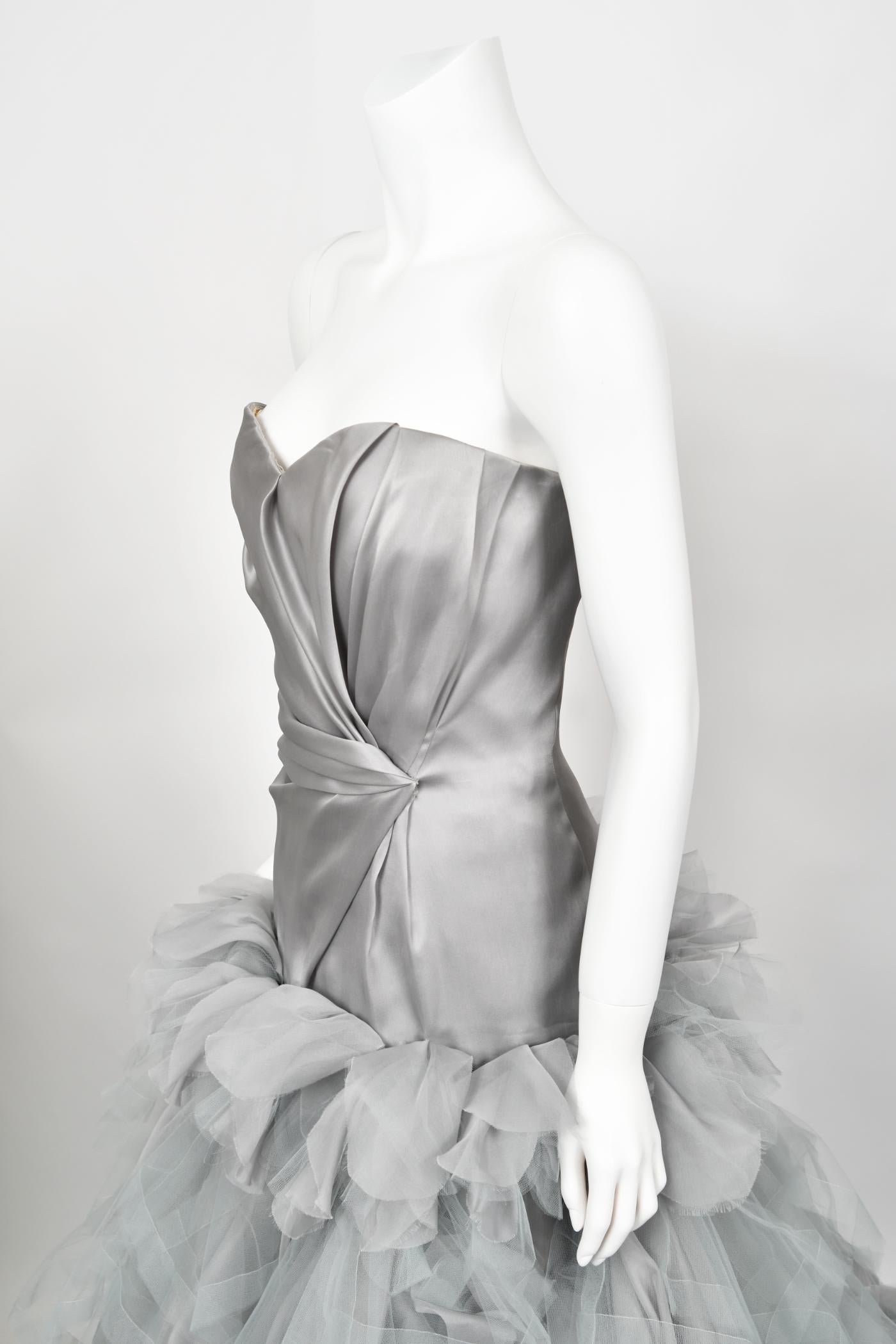 2013 Oscar de la Renta Dove-Grey Silk Strapless Bustier Tiered Tulle Gown w/Tags For Sale 5