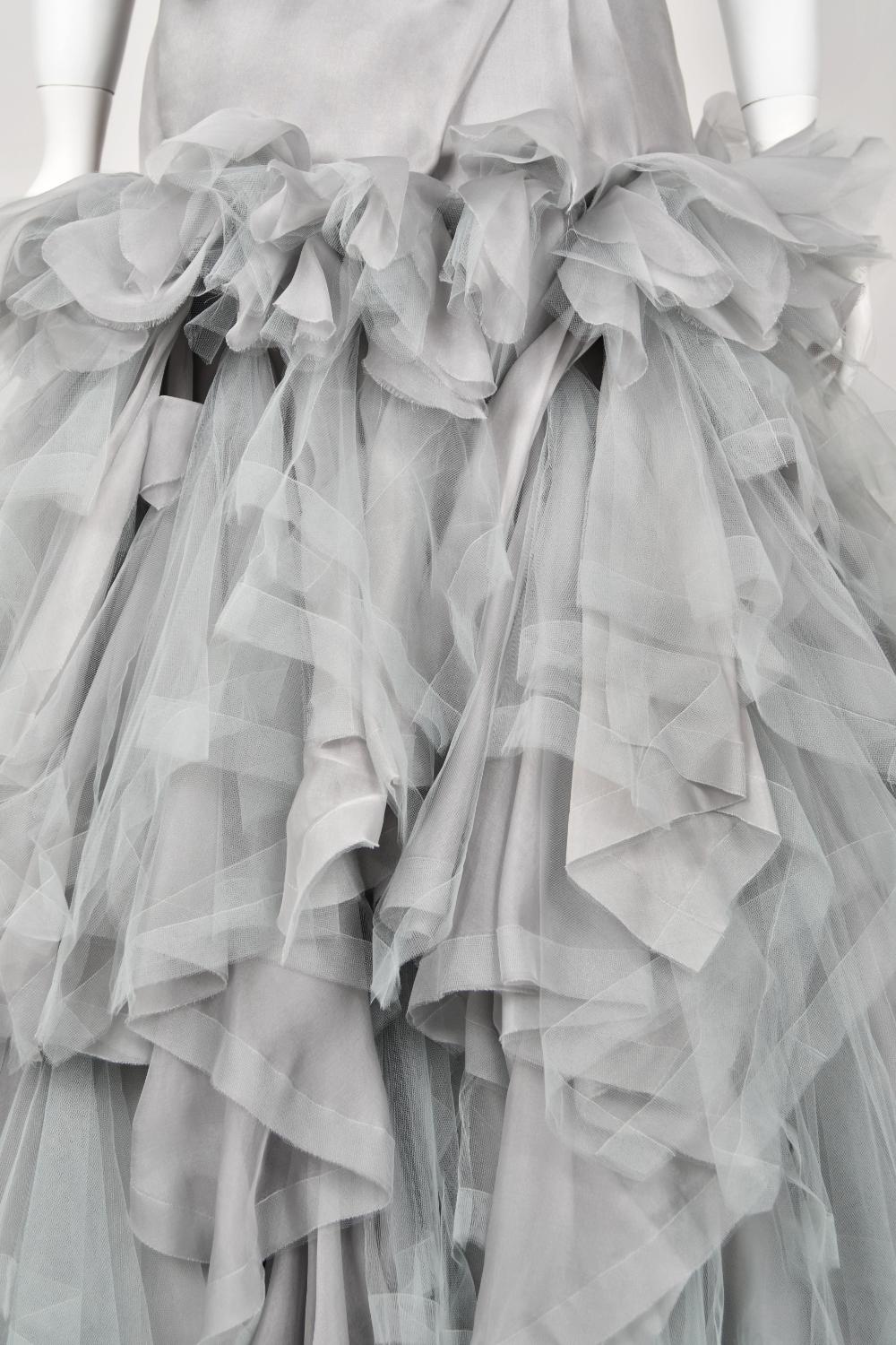 2013 Oscar de la Renta Dove-Grey Silk Strapless Bustier Tiered Tulle Gown w/Tags For Sale 6