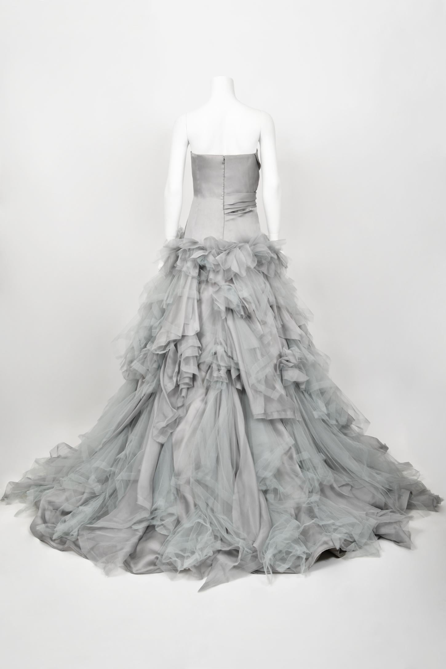 2013 Oscar de la Renta Dove-Grey Silk Strapless Bustier Tiered Tulle Gown w/Tags For Sale 8