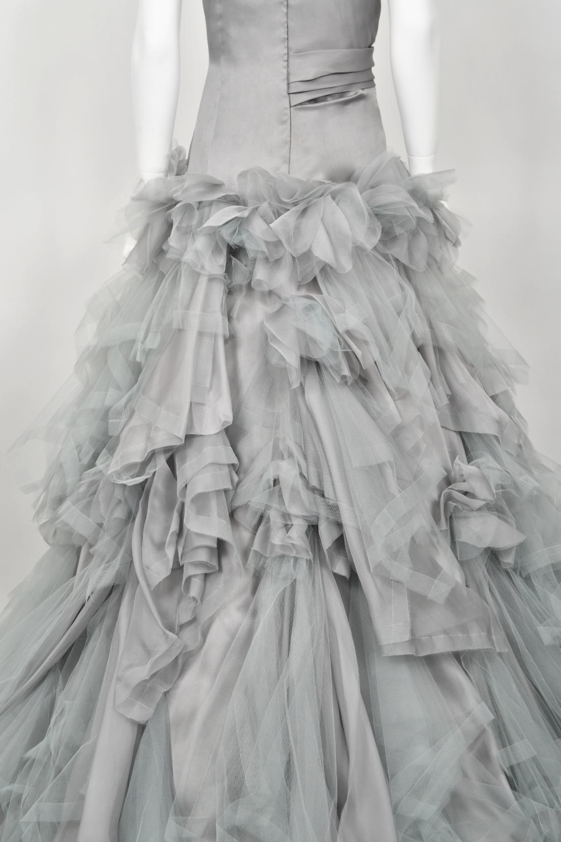 2013 Oscar de la Renta Dove-Grey Silk Strapless Bustier Tiered Tulle Gown w/Tags For Sale 9