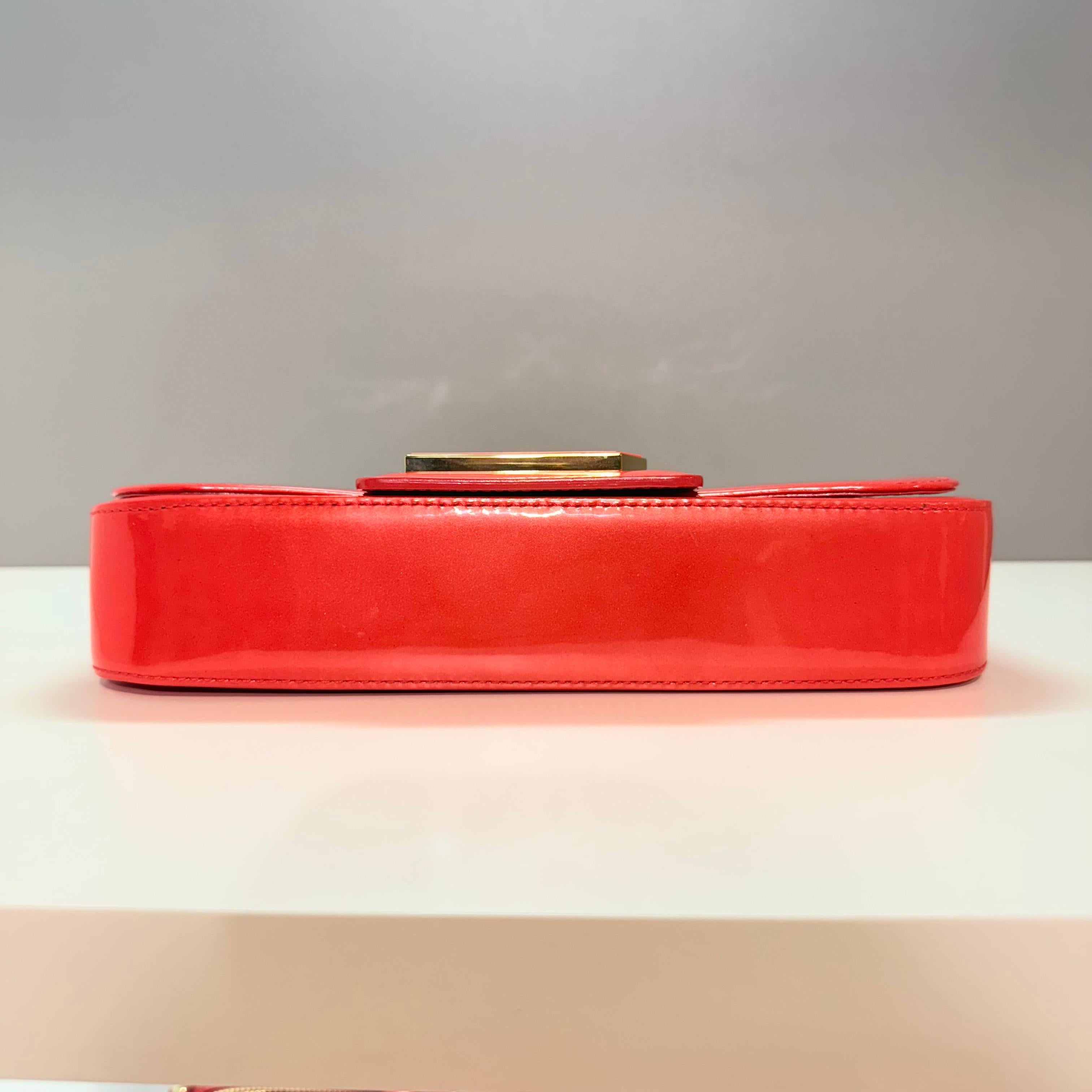 2013 Rare Louis Vuitton Sobe Coral Patent Pochette Pour femmes en vente