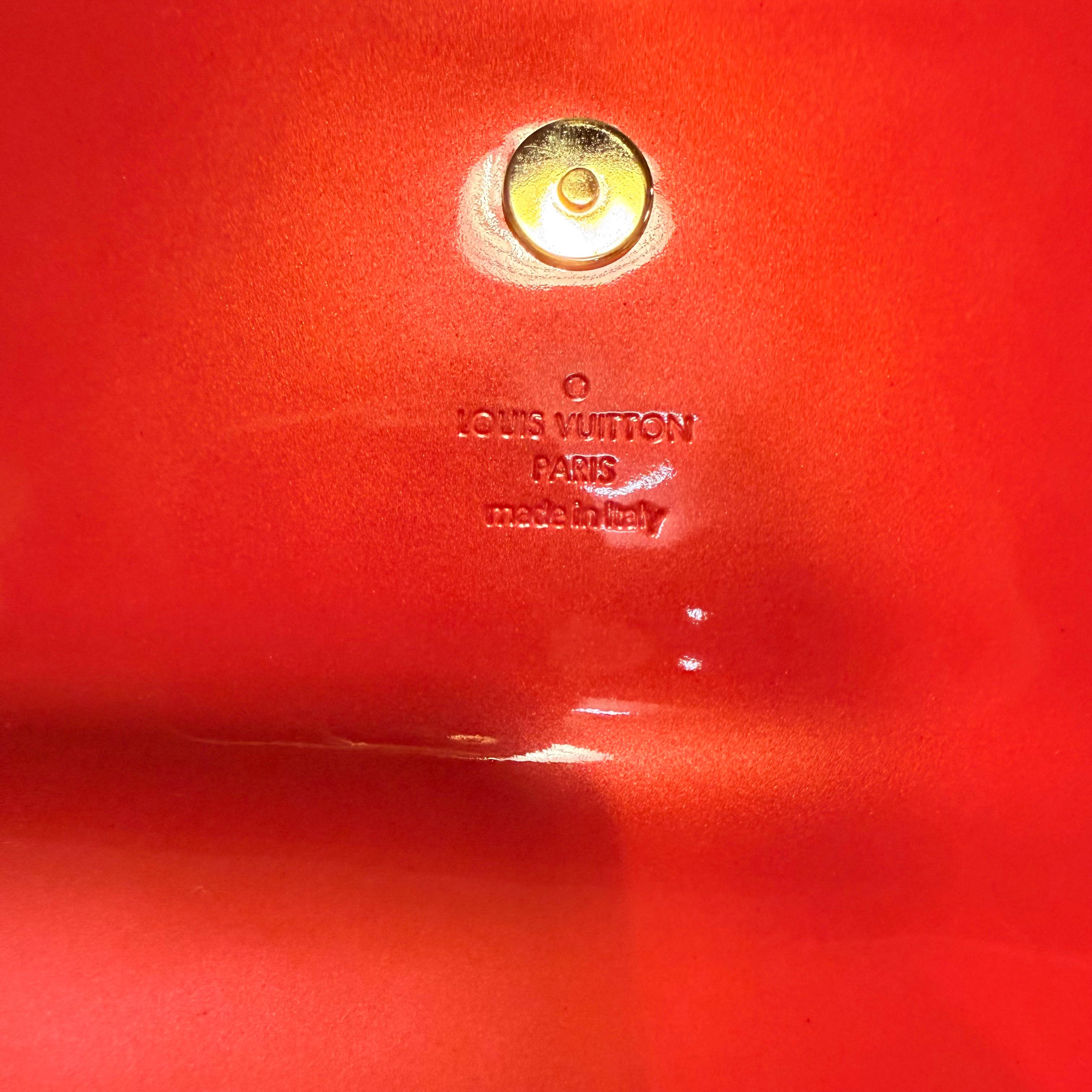 2013 Rare Louis Vuitton Sobe Coral Patent Pochette en vente 3