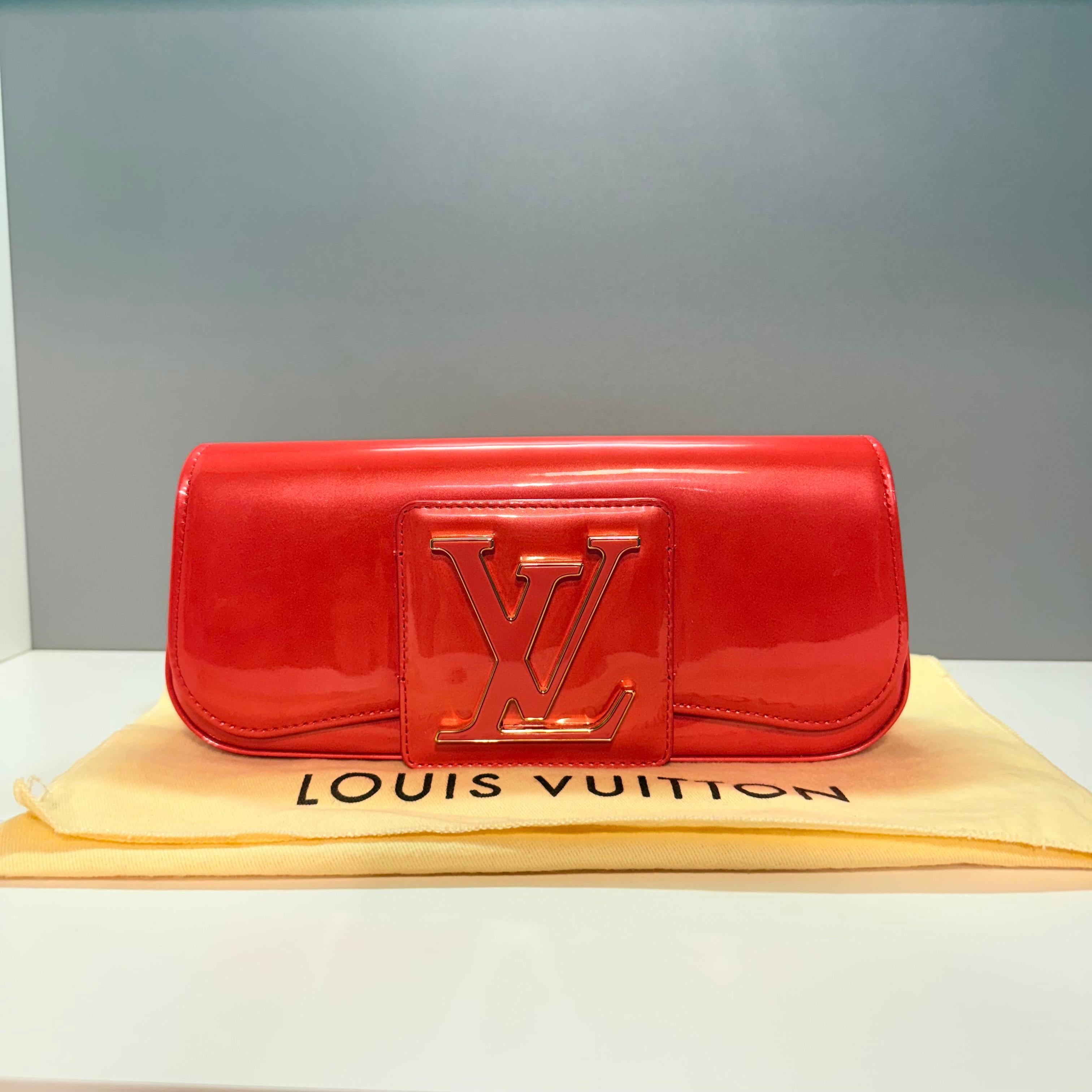 2013 Rare Louis Vuitton Sobe Coral Patent Pochette en vente 4