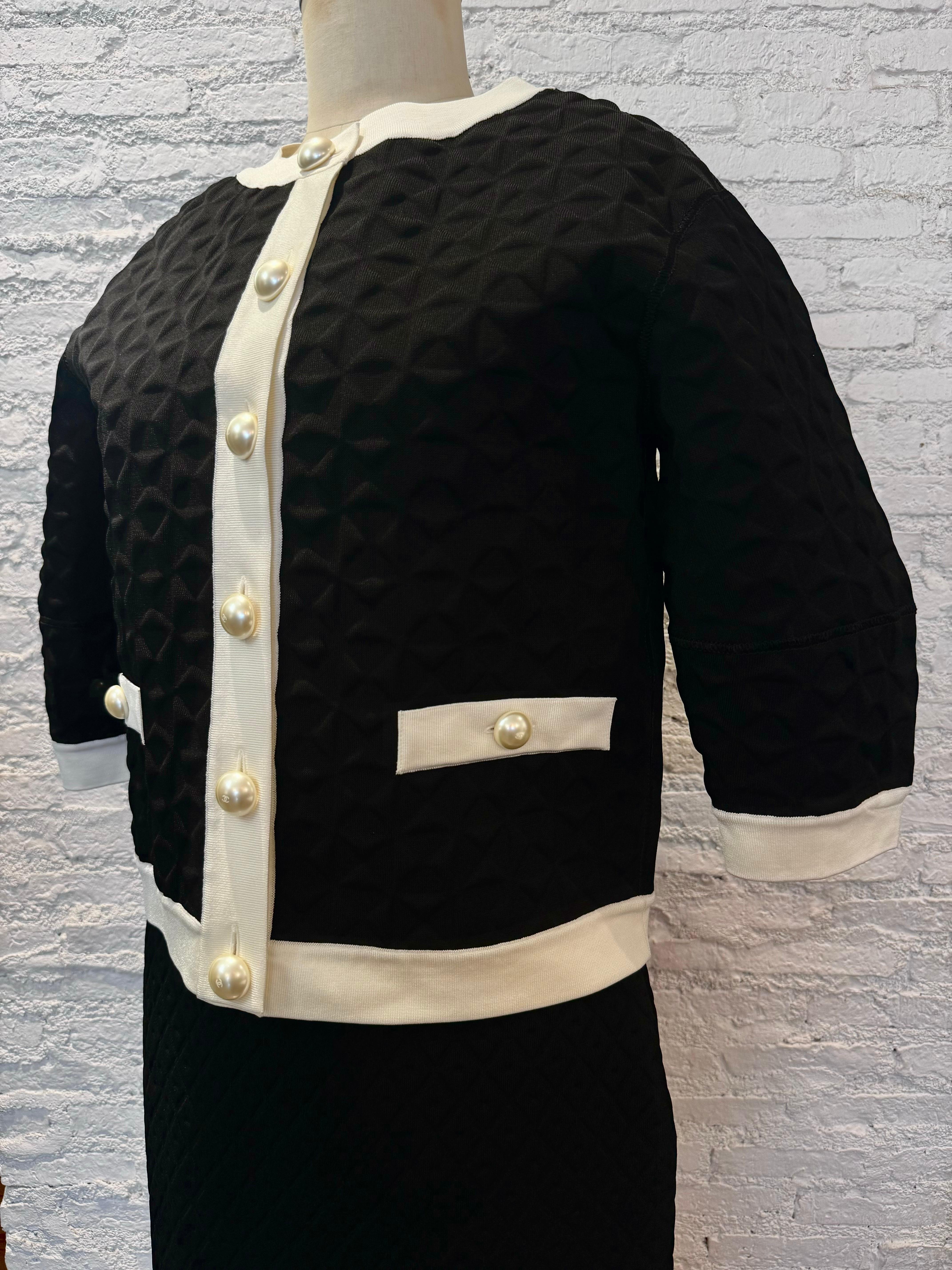 2013 Spring Summer CHANEL Black and White Balloon Jacket EU38 In Excellent Condition In Bangkok, TH