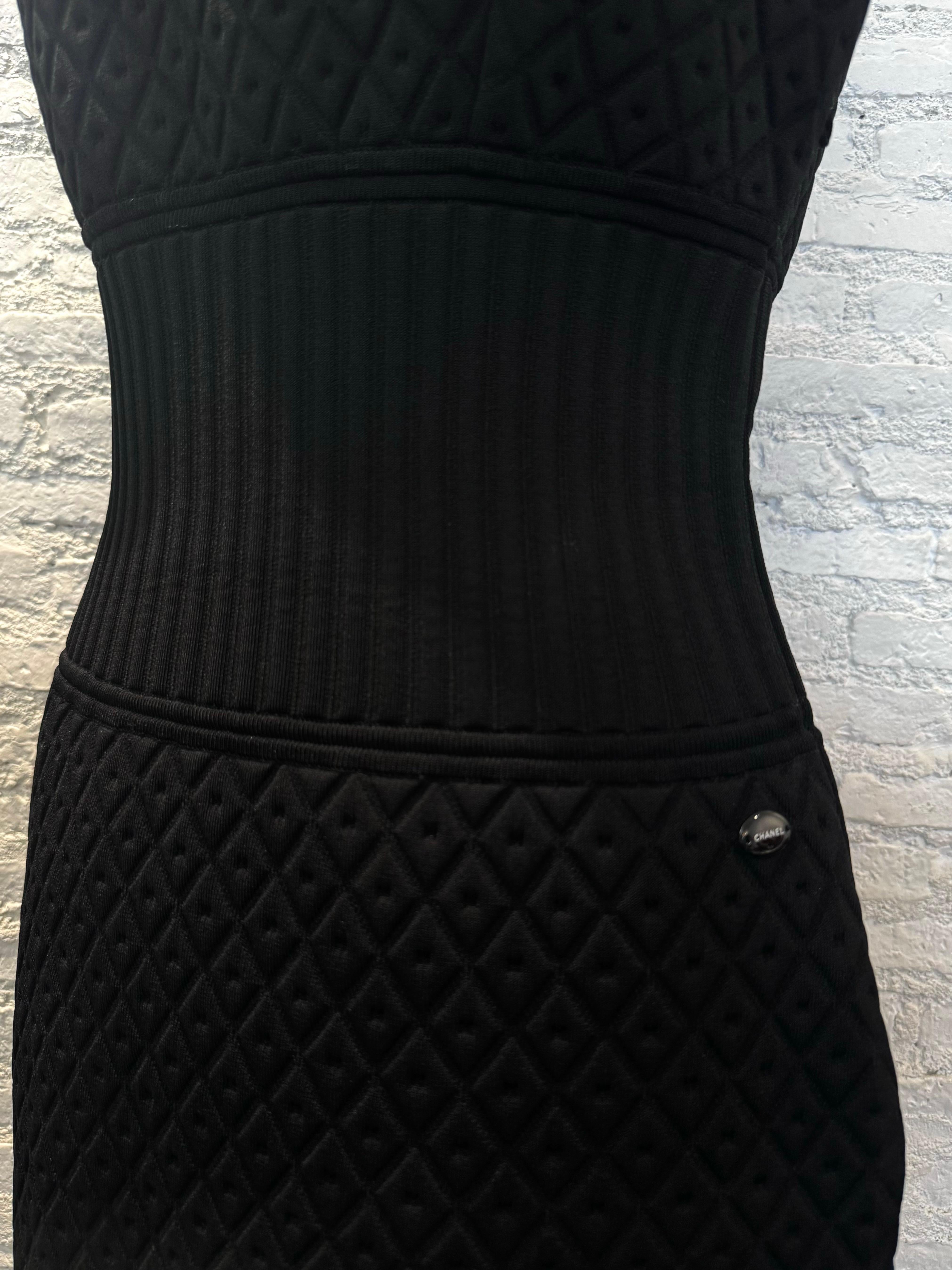 2013 Spring Sumner CHANEL Black White Matelasse Sleeveless Dress Spandex EU42 In Excellent Condition In Bangkok, TH