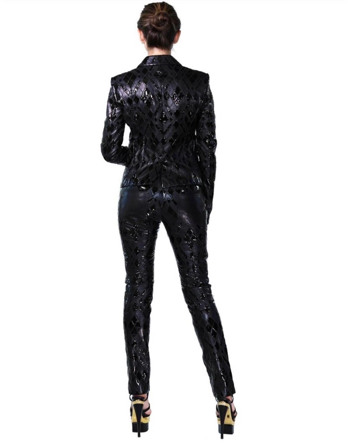 2013 Versace: abito pantalone in nappa nera e pelle lucida In condizioni Nuovo in vendita a Montgomery, TX
