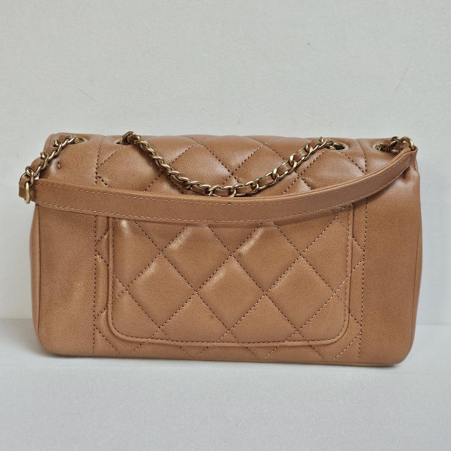 2014-2015 Chanel Caramel Diana Flap Bag In Good Condition For Sale In Jakarta, Daerah Khusus Ibukota Jakarta