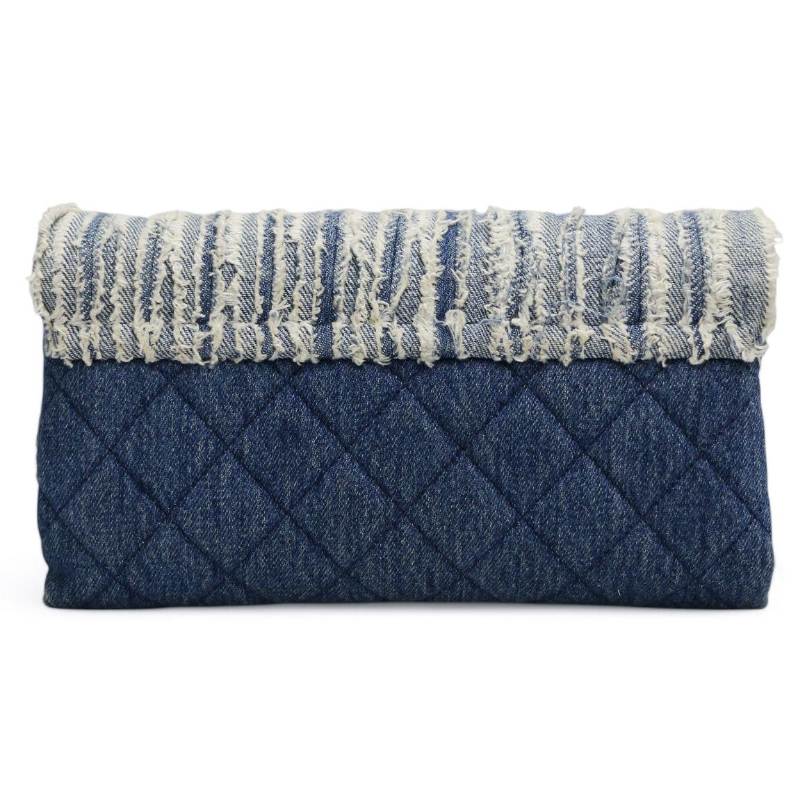 2014-2015 Denim Chanel clutch bag In Good Condition For Sale In Paris, FR