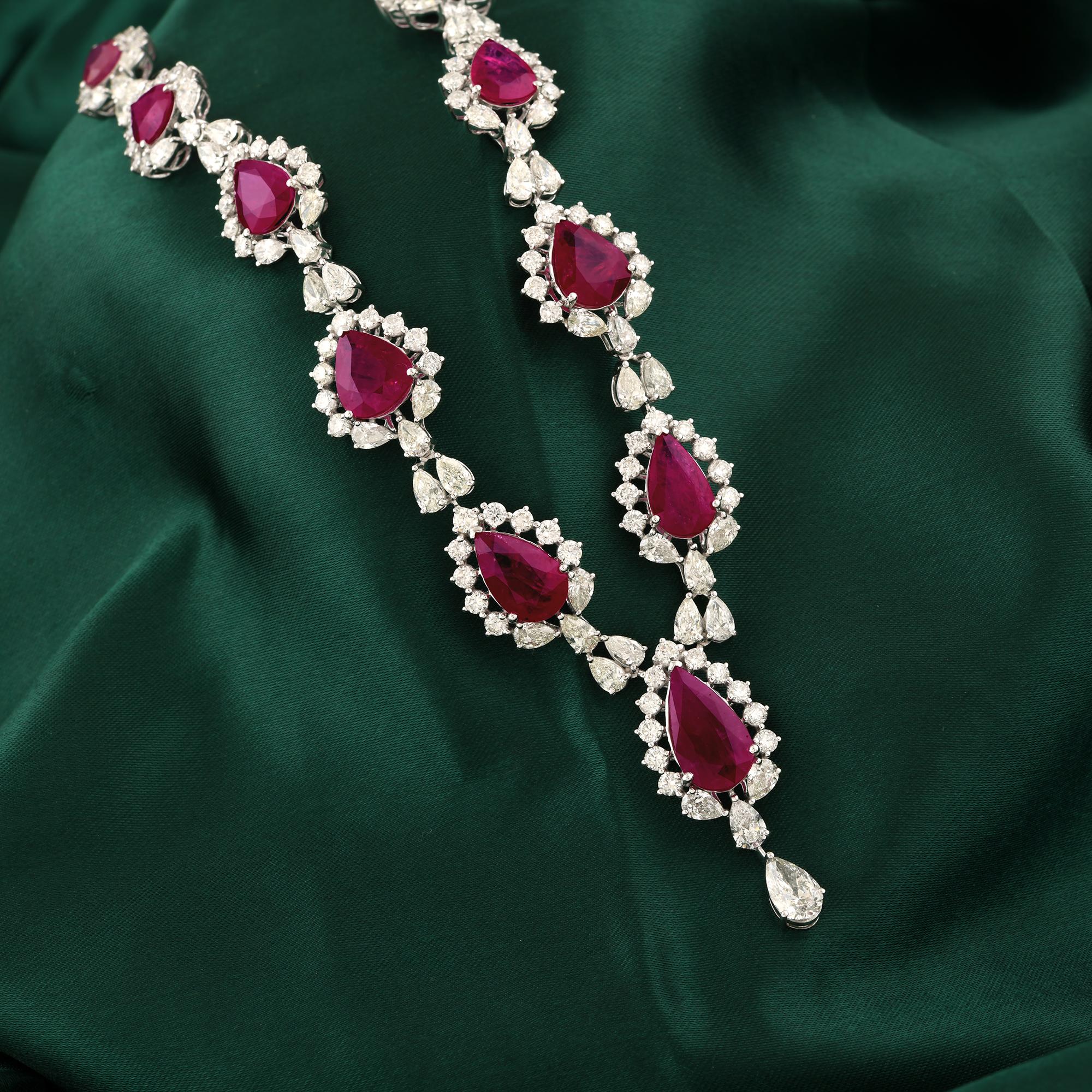 Taglio a goccia 20.14 Carat Diamond 32.65 Carat Ruby Wedding Drop Necklace 18 Karat White Gold in vendita
