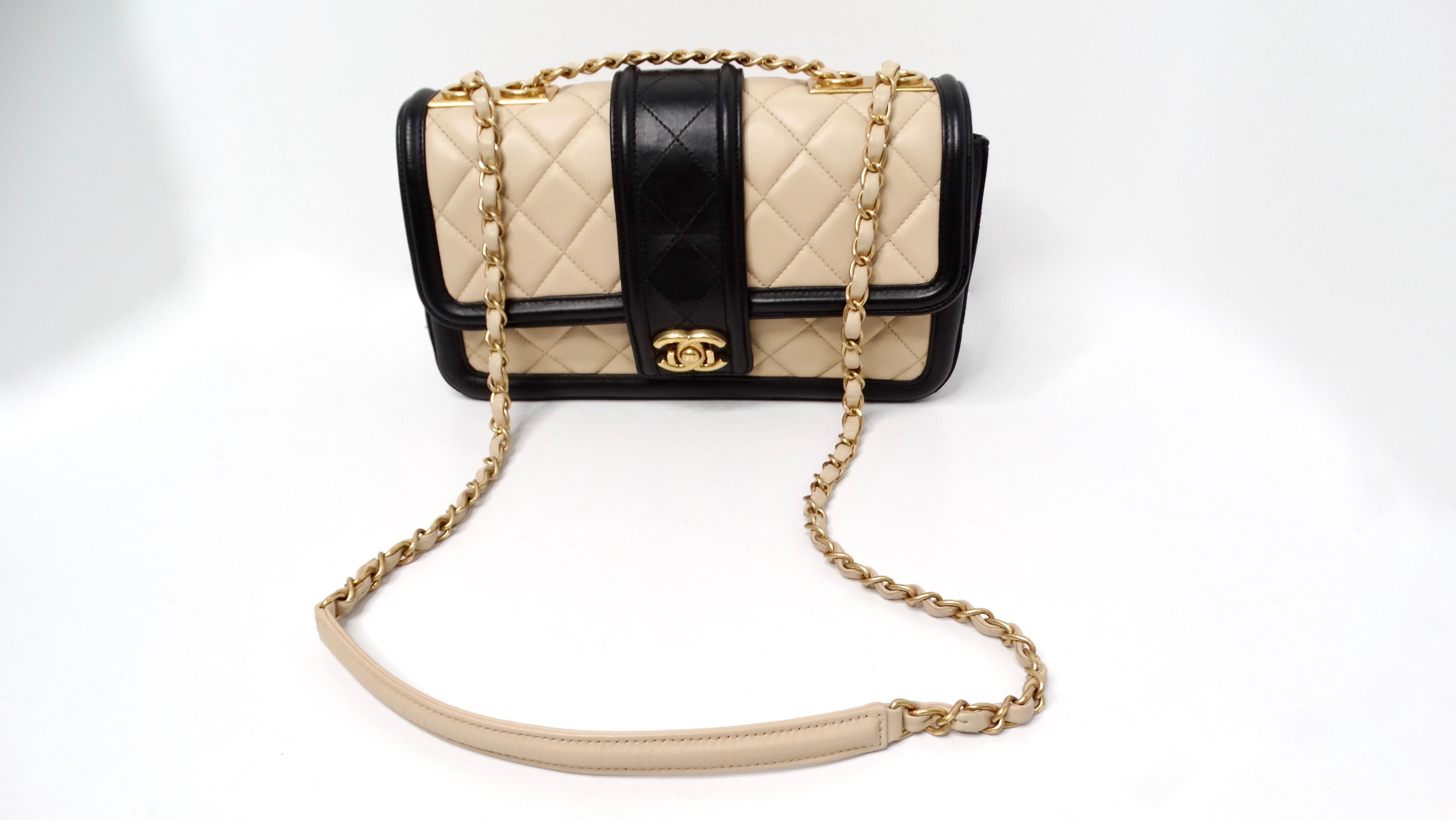 2014 Chanel Elegant CC Tan & Schwarze gesteppte Lammfell-Klappentasche mit Klappe im Zustand „Gut“ im Angebot in Scottsdale, AZ