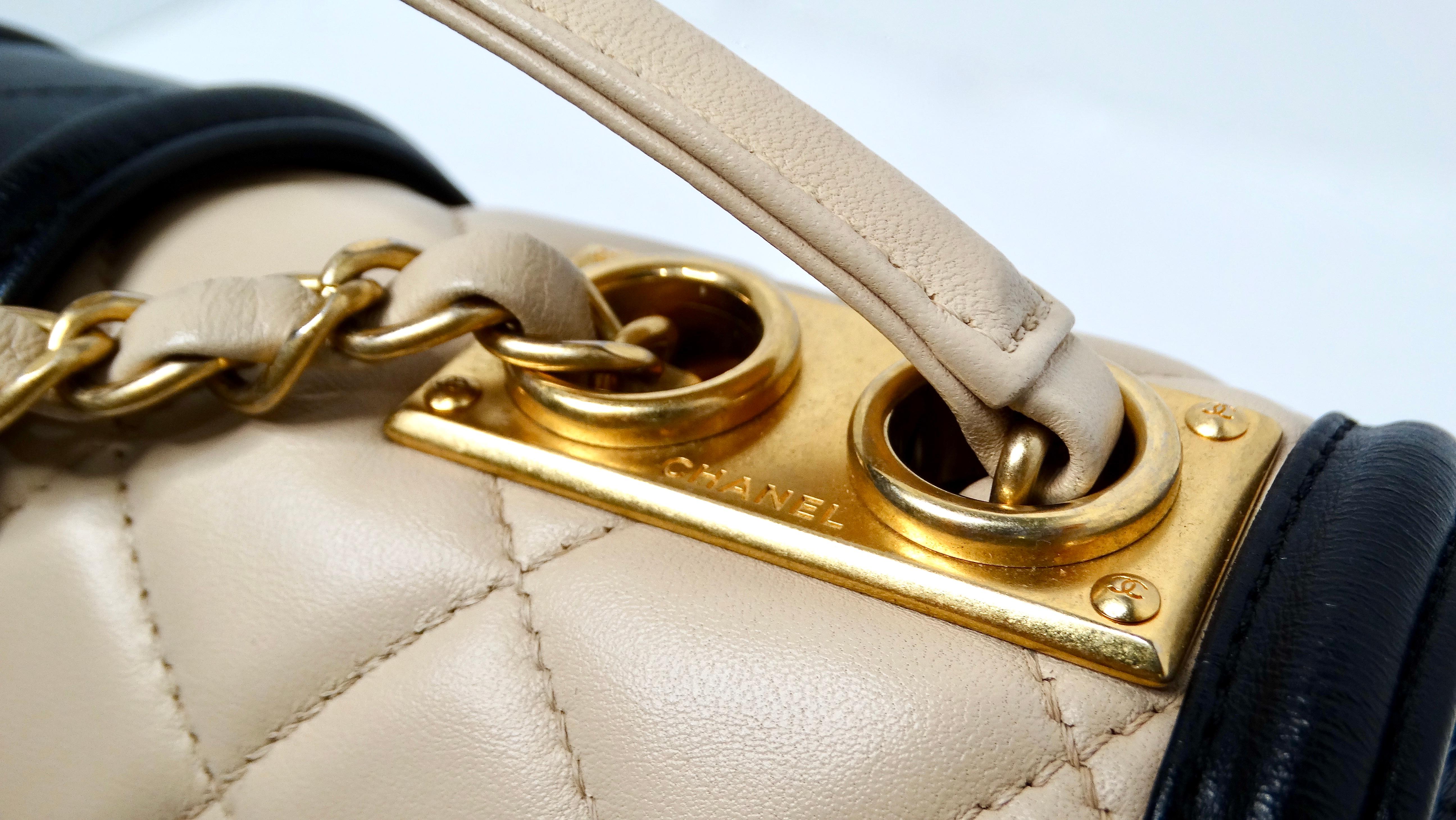2014 Chanel Elegant CC Tan & Schwarze gesteppte Lammfell-Klappentasche mit Klappe Damen im Angebot