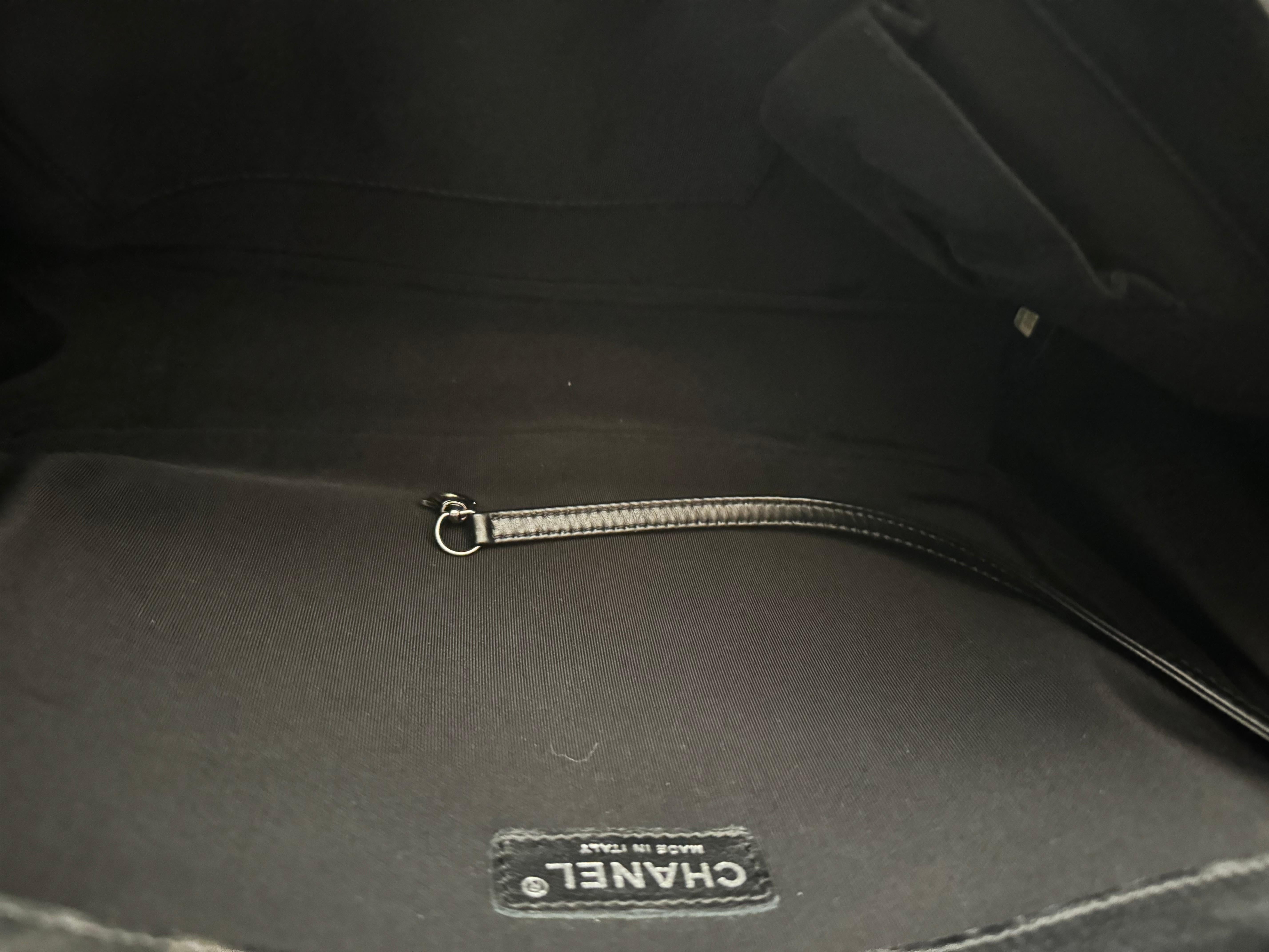 Unused 2014 CHANEL Limited Edition XL Enchained Boy Bag Black Lambskin Silver For Sale 1