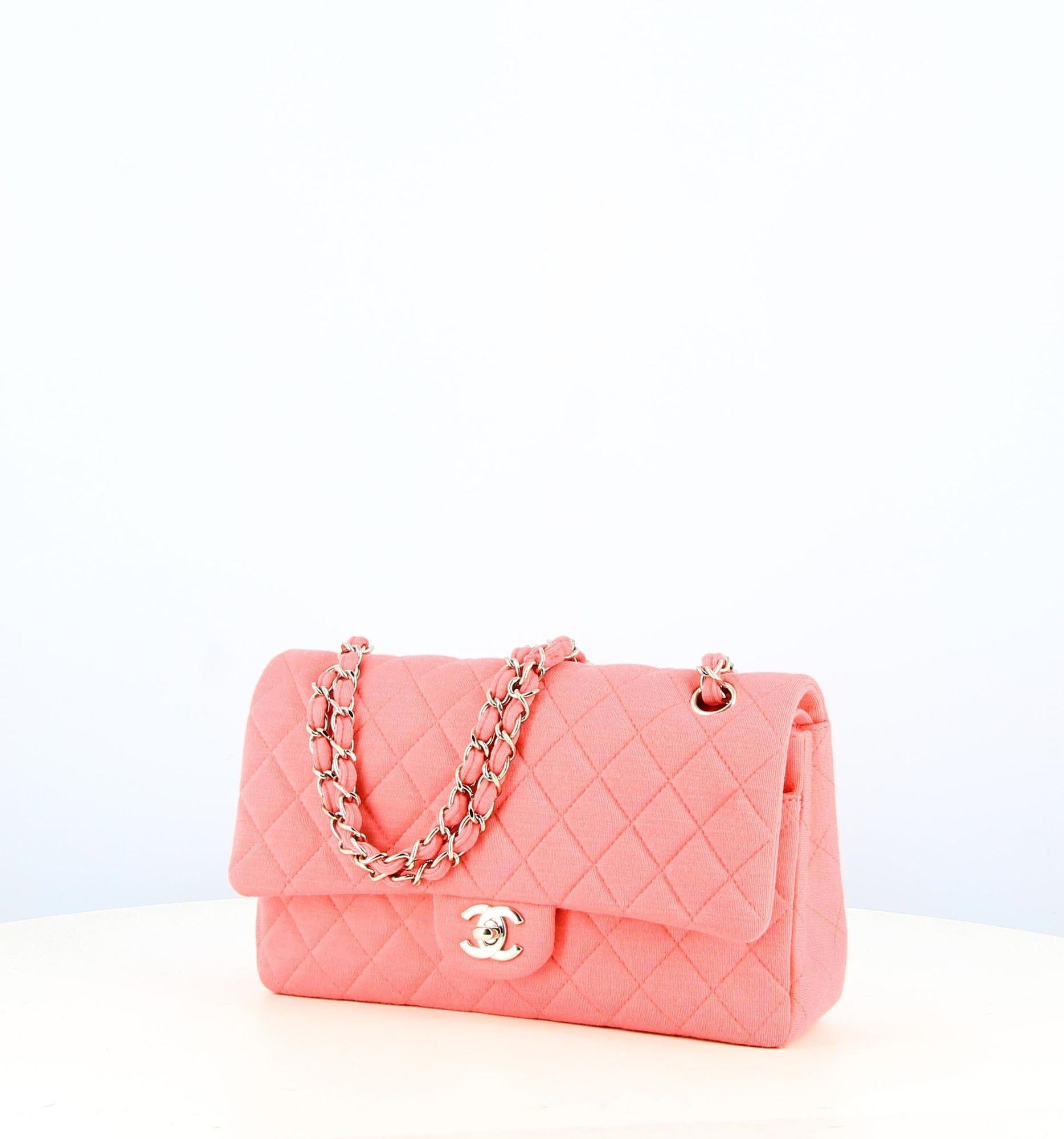 2014 Chanel Pink Quilted Bag Timeless
- Good condition, has slight traces of wear and tear with time.
- Handbag in pink jersey, readjustable handle, small back pocket, silver clasp.
- The interior is in pink leather, big double C logo, two parts but