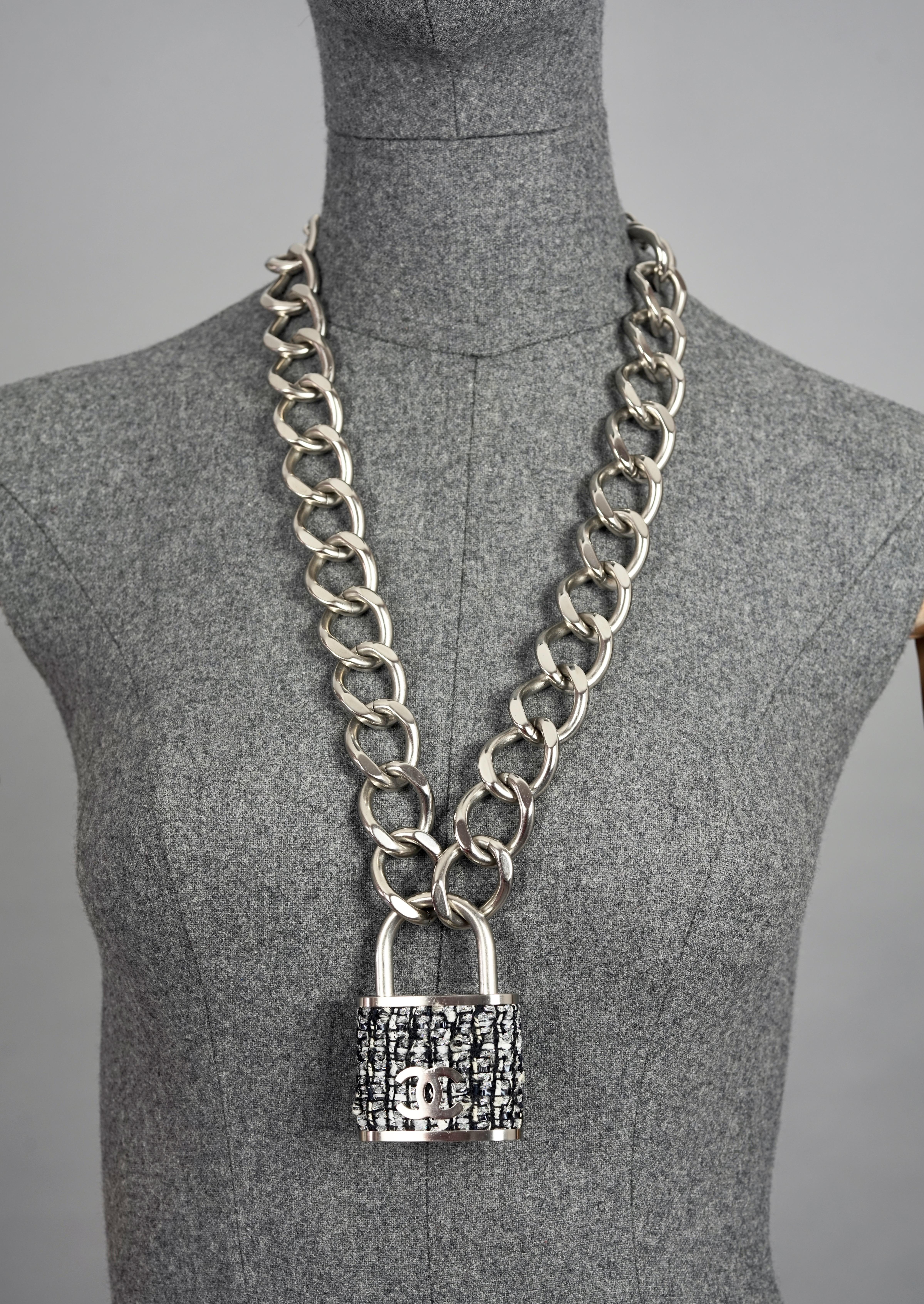 2014 CHANEL Tweed Vorhängeschloss 