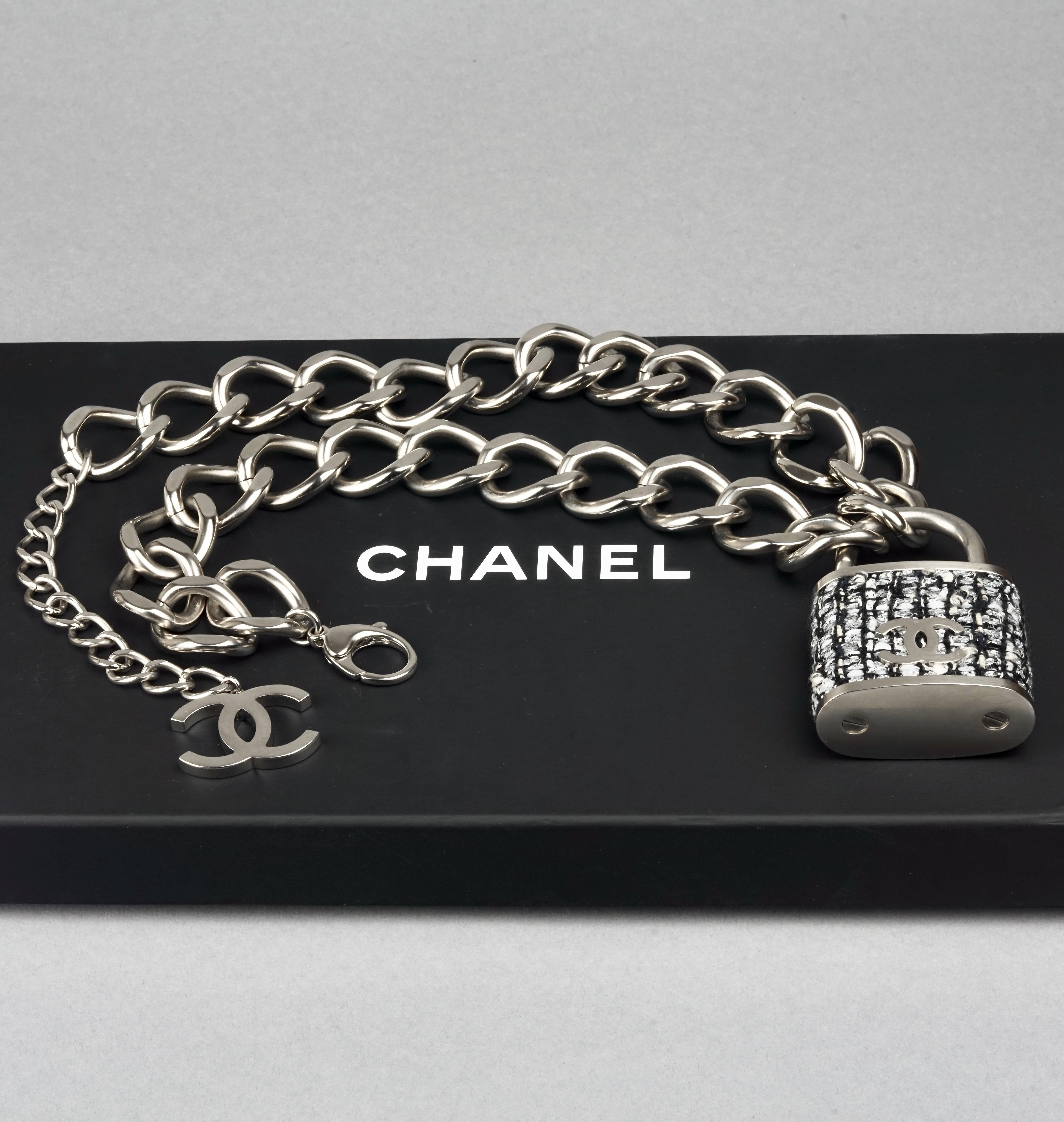 2014 CHANEL Tweed Vorhängeschloss 