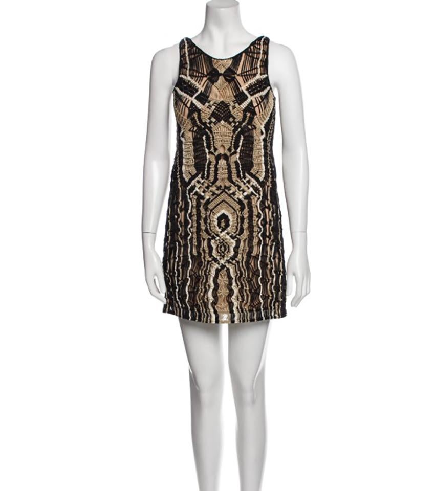 2014 DIANE VON FURSTENBERG CROCHET MACRAME Mini DRESS as seen on Naomi Sz L In New Condition In Montgomery, TX