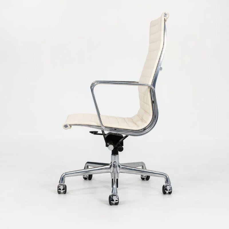 Modern 2014 Herman Miller Eames Aluminum Group Executive Desk Chair in Leather w/ Base For Sale