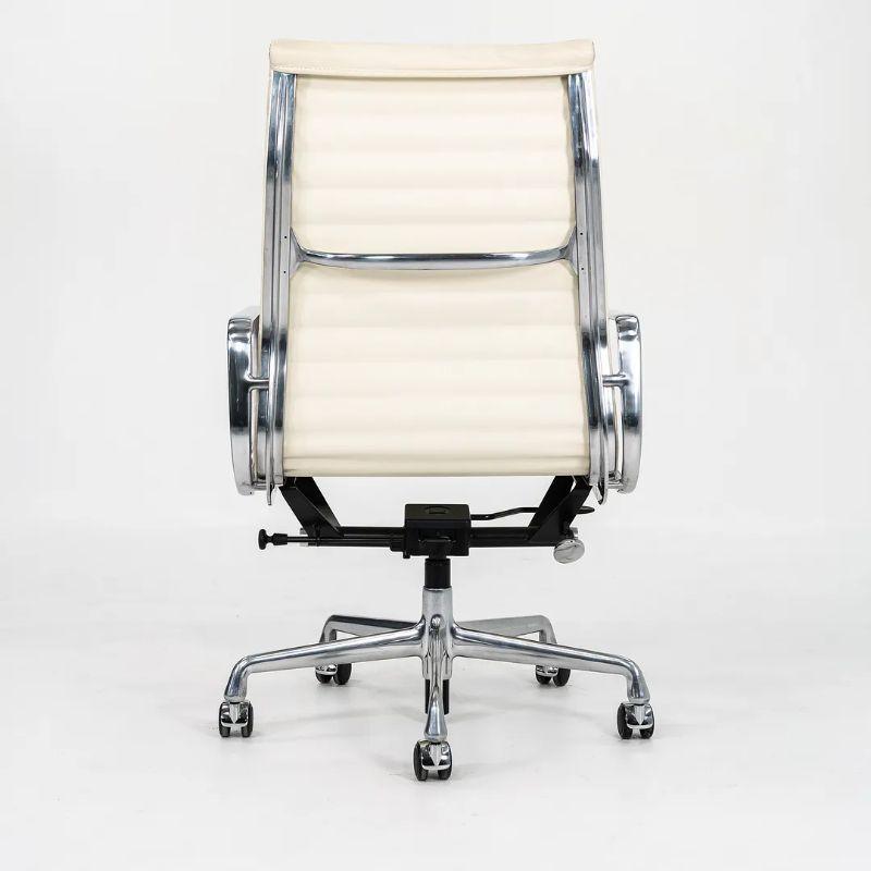 Aluminium 2014 Herman Miller Aluminum Group Executive Desk Chair in Leather w/ Base (Chaise de bureau en aluminium Eames) en vente