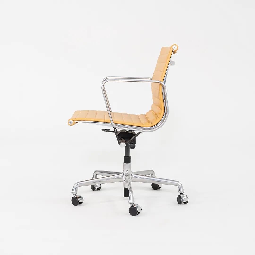 2014 Herman Miller Eames Aluminum Group Management Desk Chairs in Tan Leather For Sale 6