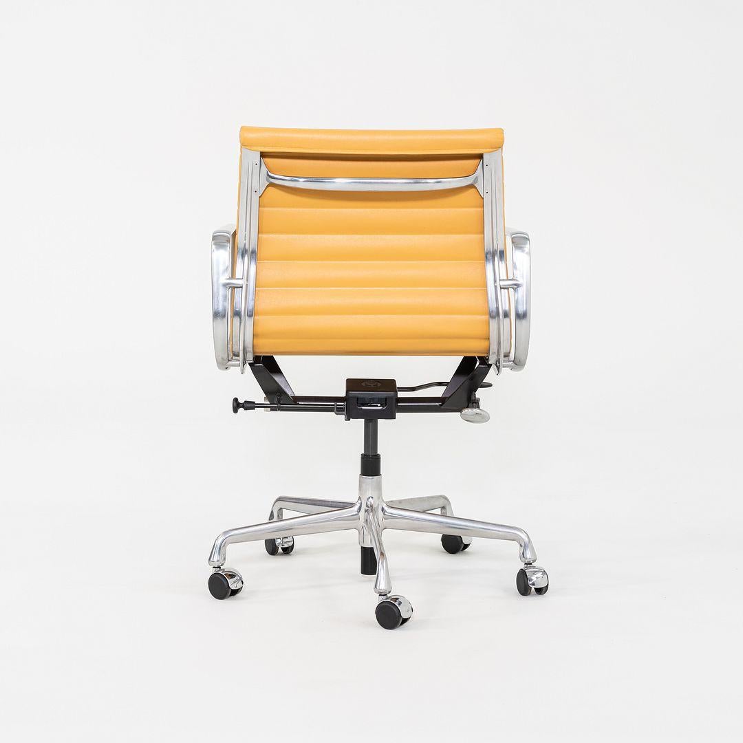 American 2014 Herman Miller Eames Aluminum Group Management Desk Chairs in Tan Leather For Sale