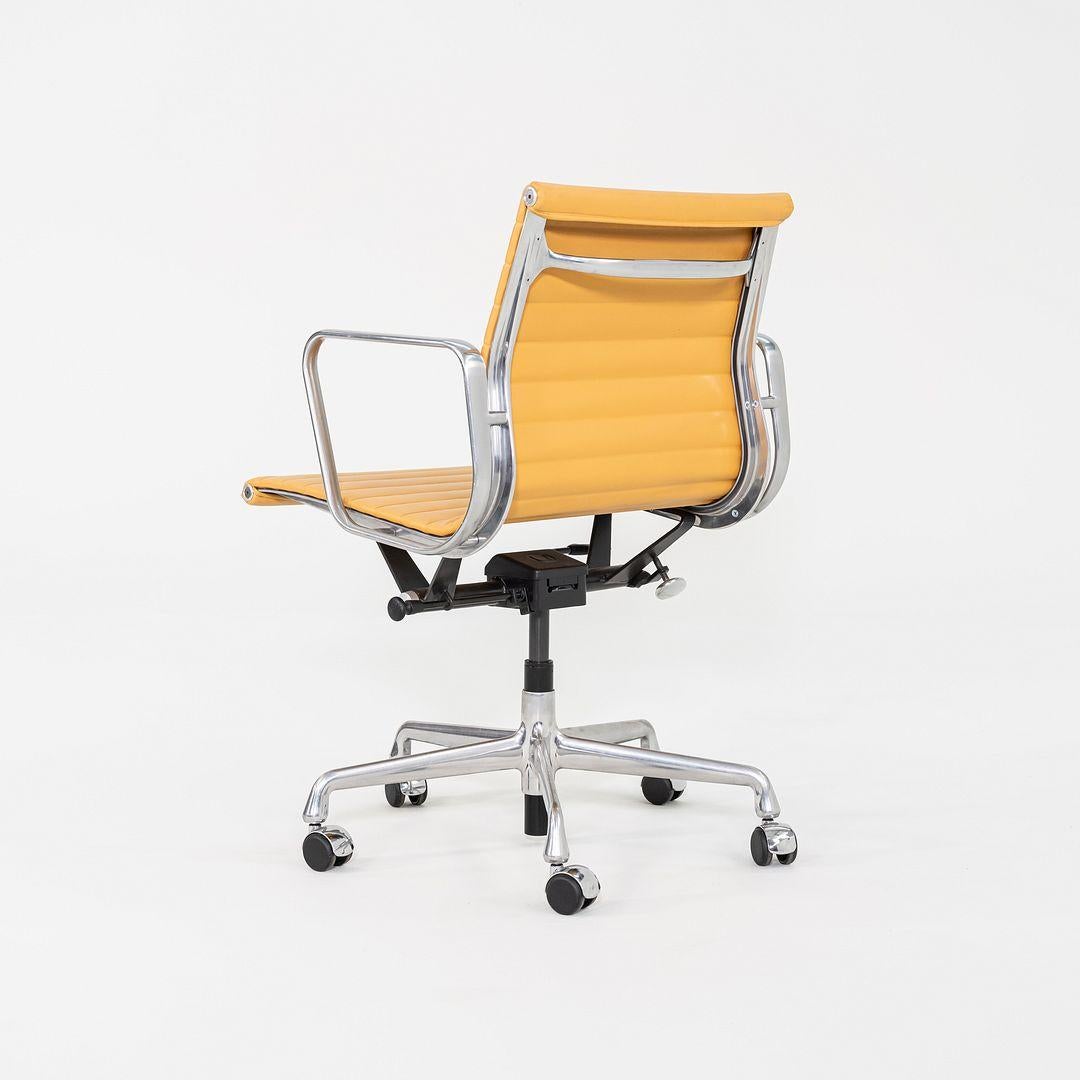 Contemporary 2014 Herman Miller Eames Aluminum Group Management Desk Chairs in Tan Leather For Sale