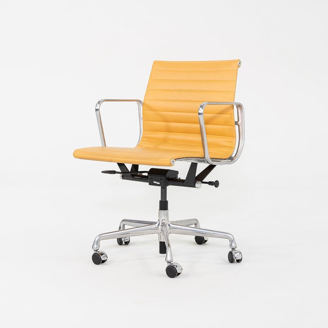 2014 Herman Miller Eames Aluminum Group Management Desk Chairs in Tan Leather For Sale 2