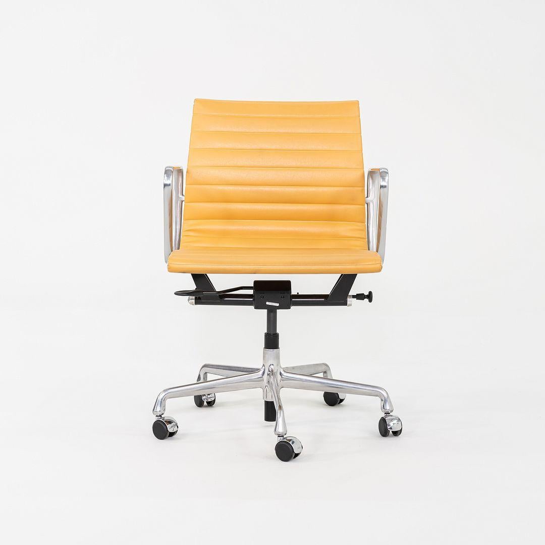 2014 Herman Miller Eames Aluminum Group Management Desk Chairs in Tan Leather For Sale 3